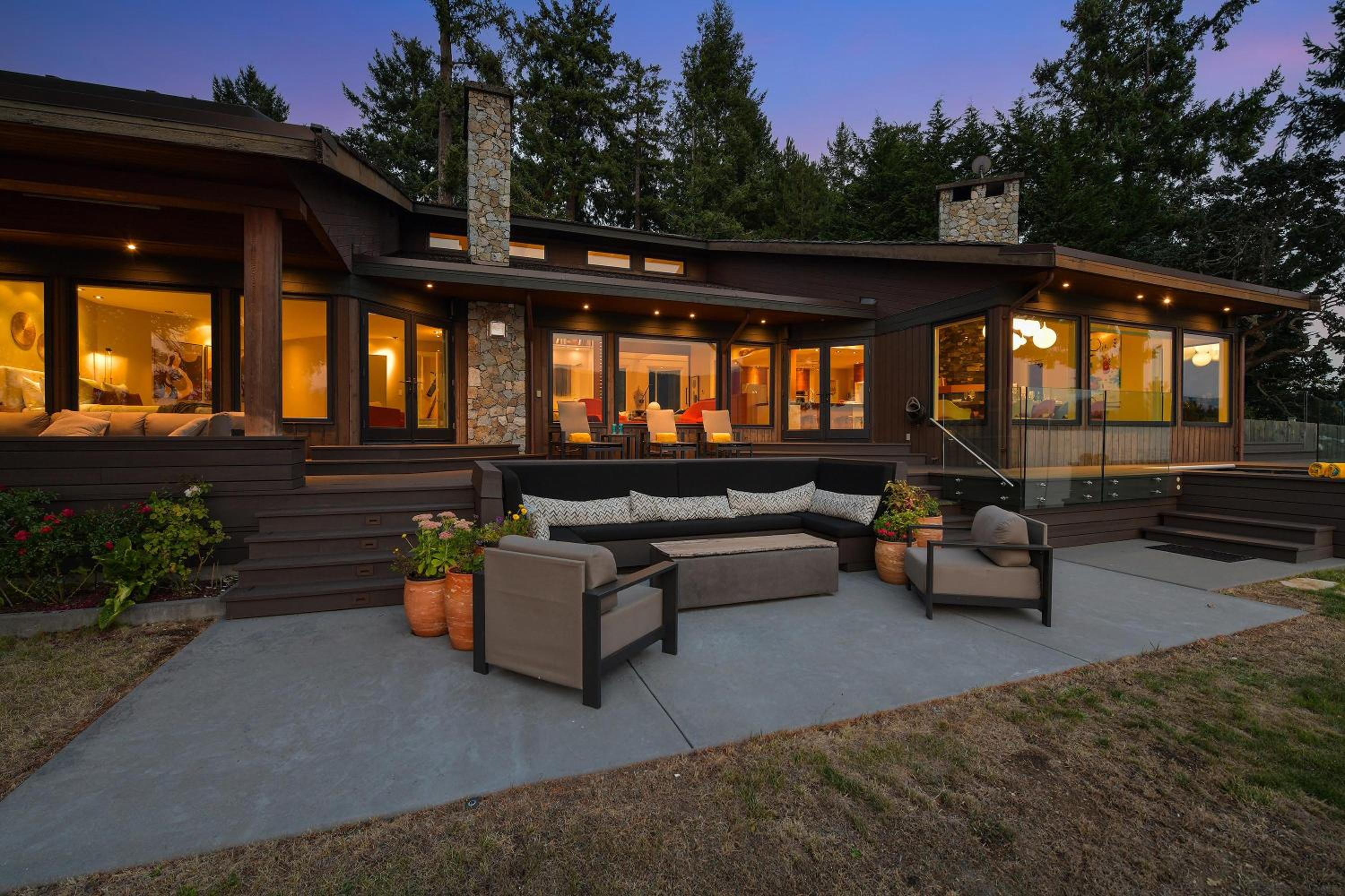 Island Luxury Oceanside Estate by EMR Vacation Rentals