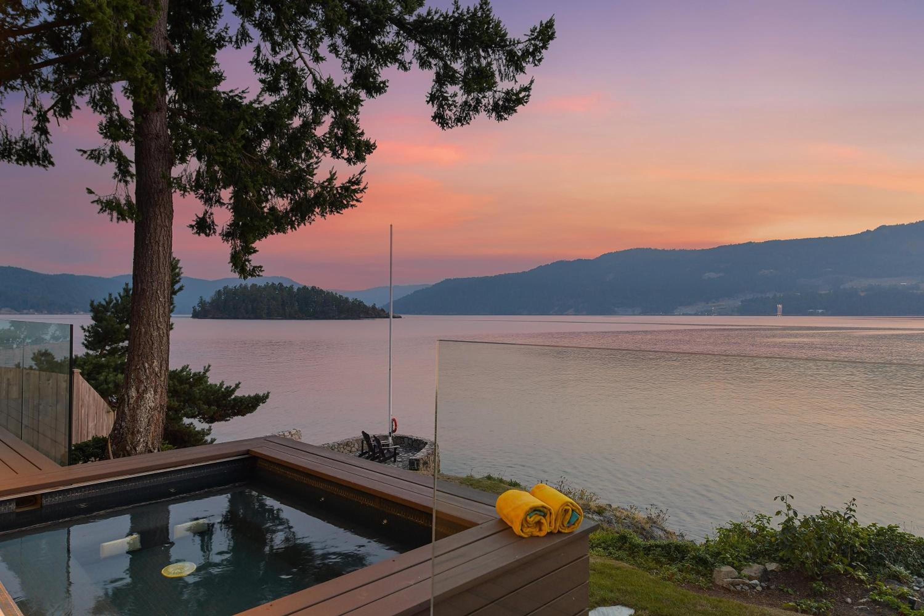 Island Luxury Oceanside Estate by EMR Vacation Rentals