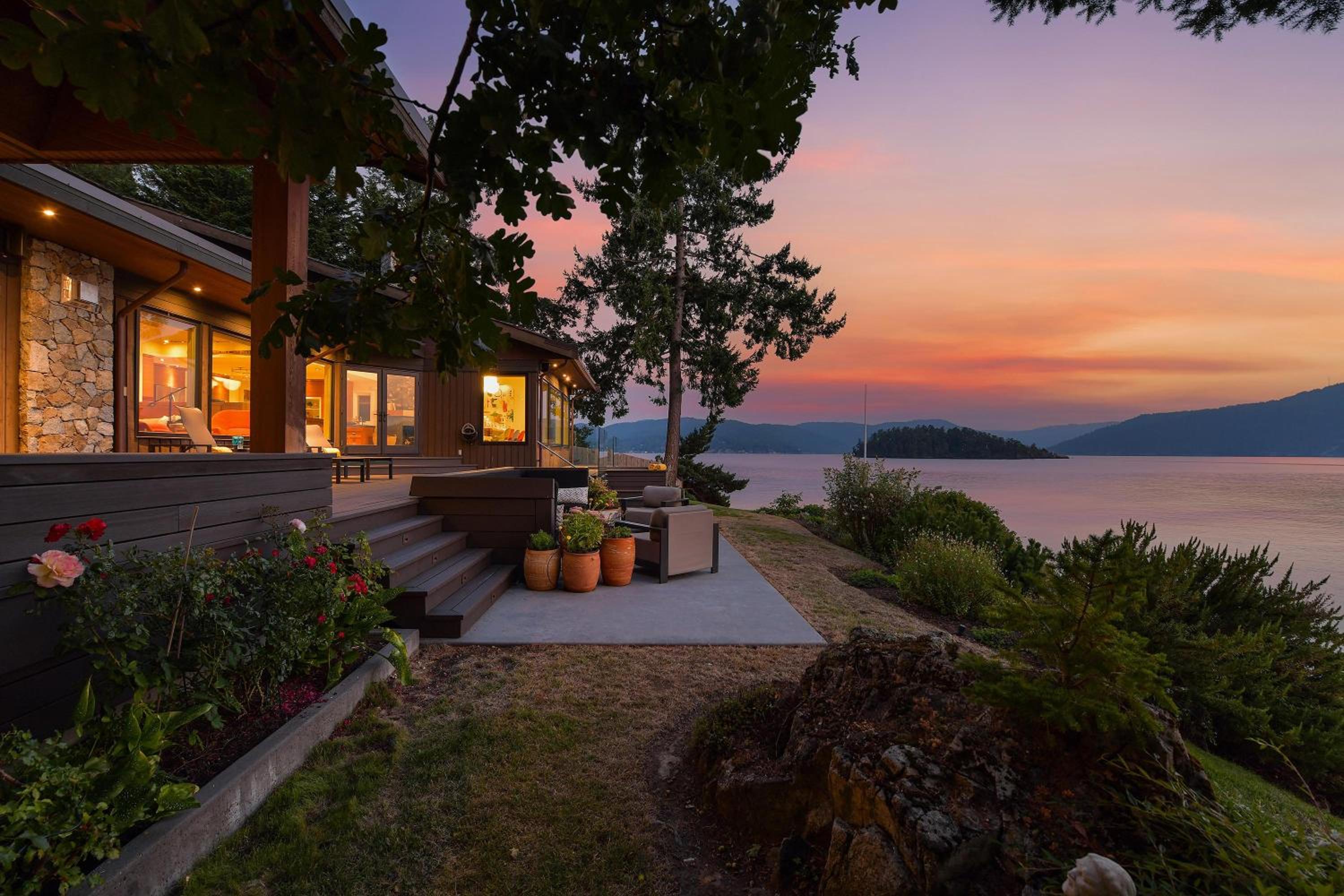 Island Luxury Oceanside Estate by EMR Vacation Rentals