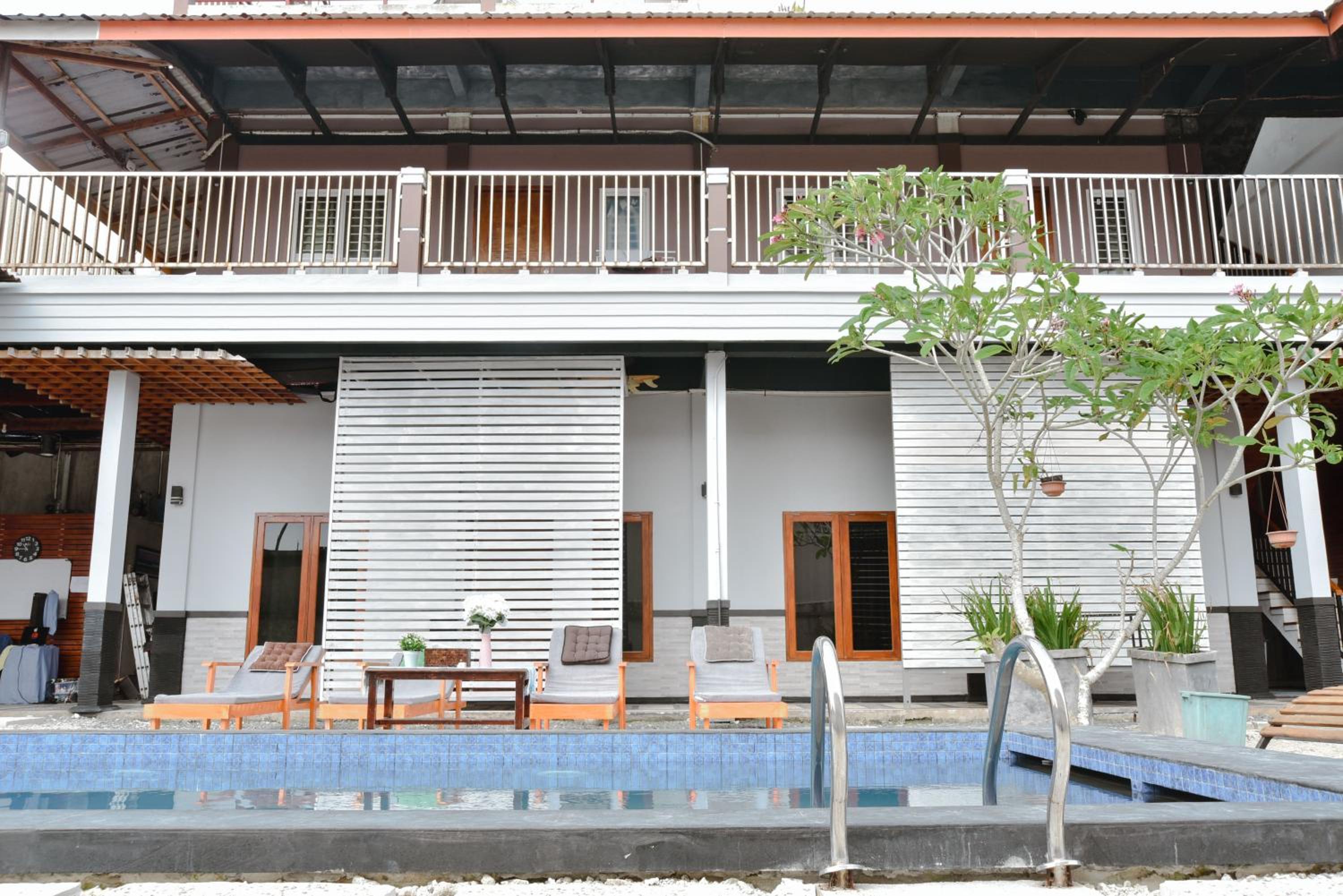 Oseda Nias Surf House