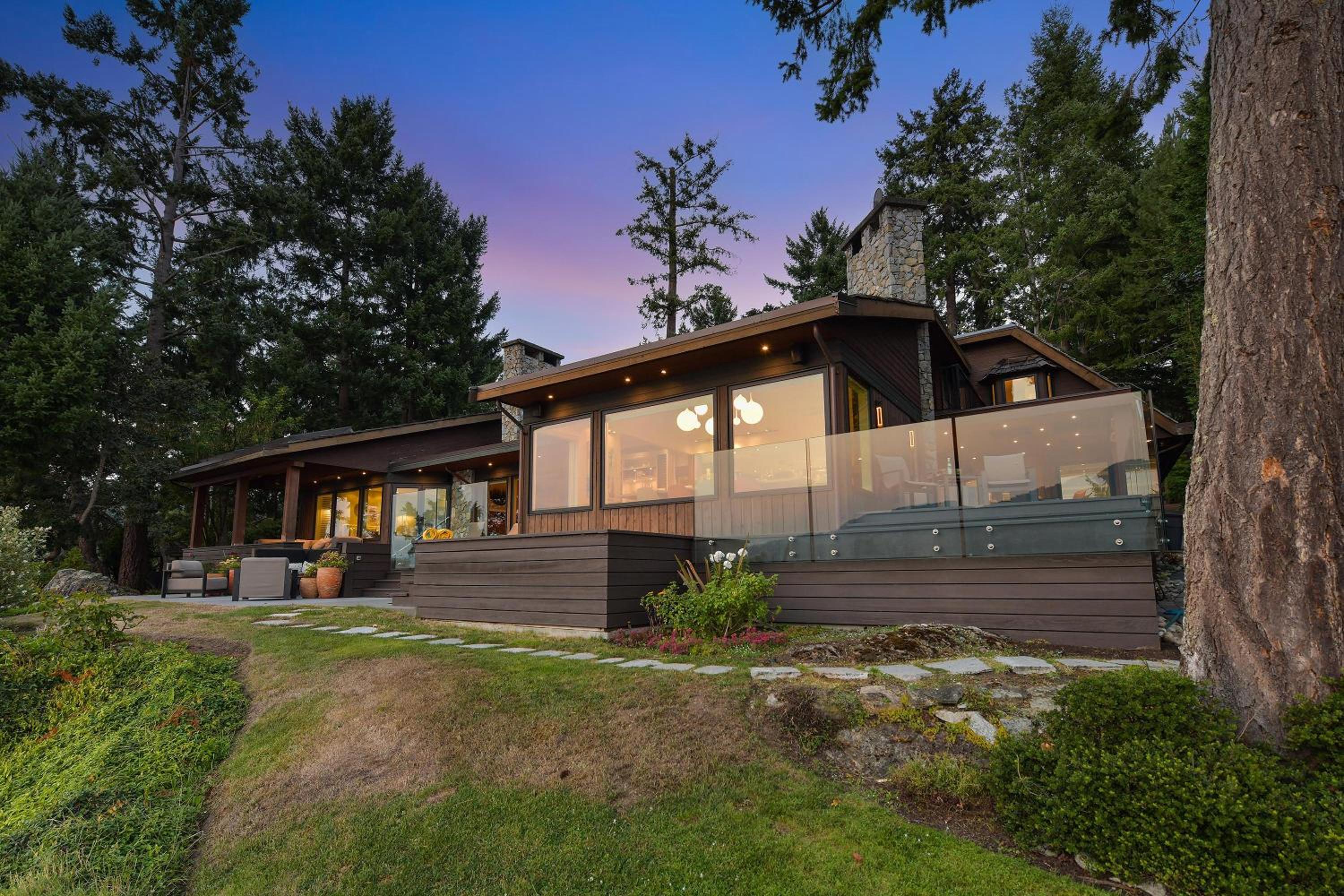 Island Luxury Oceanside Estate by EMR Vacation Rentals