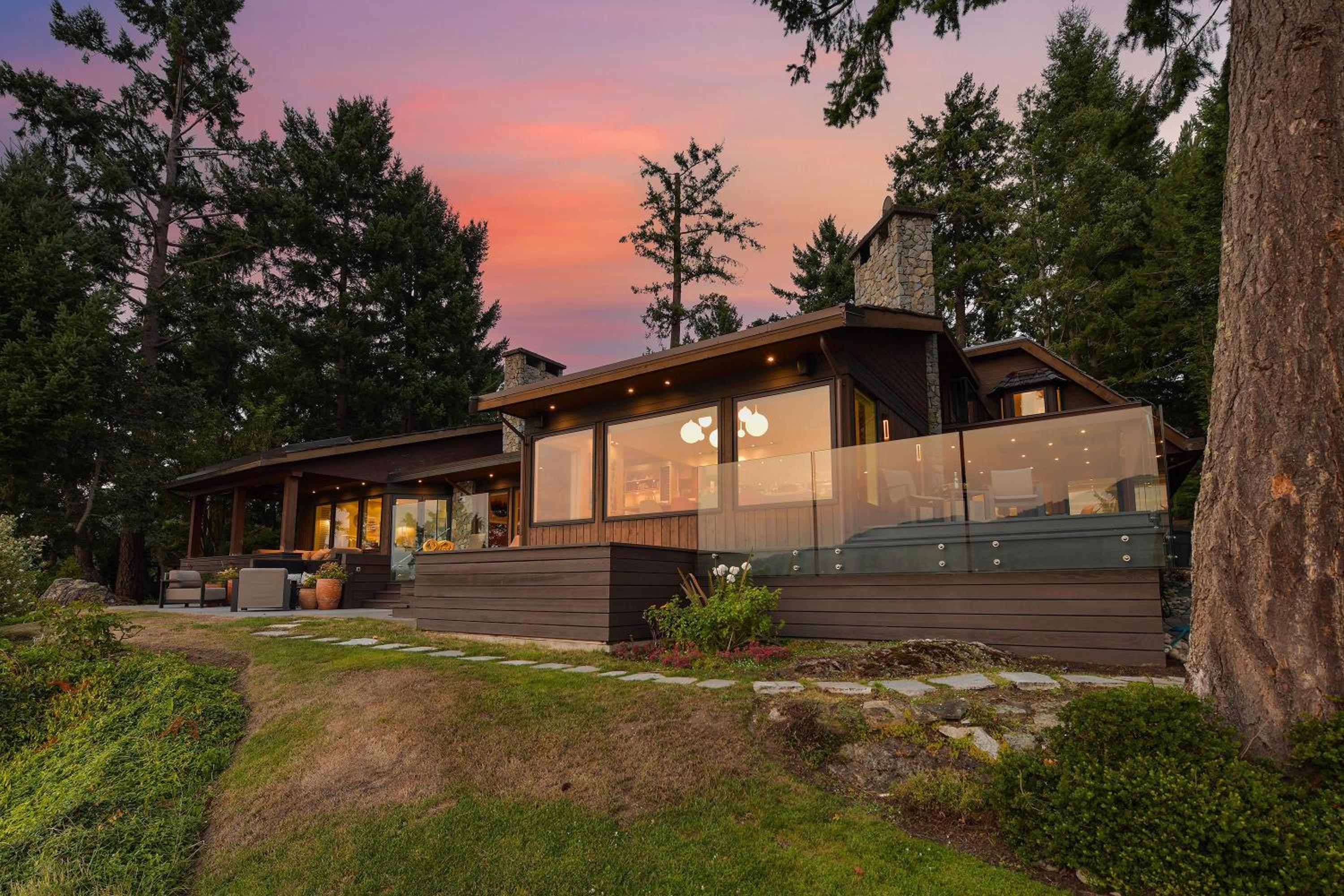 Island Luxury Oceanside Estate by EMR Vacation Rentals