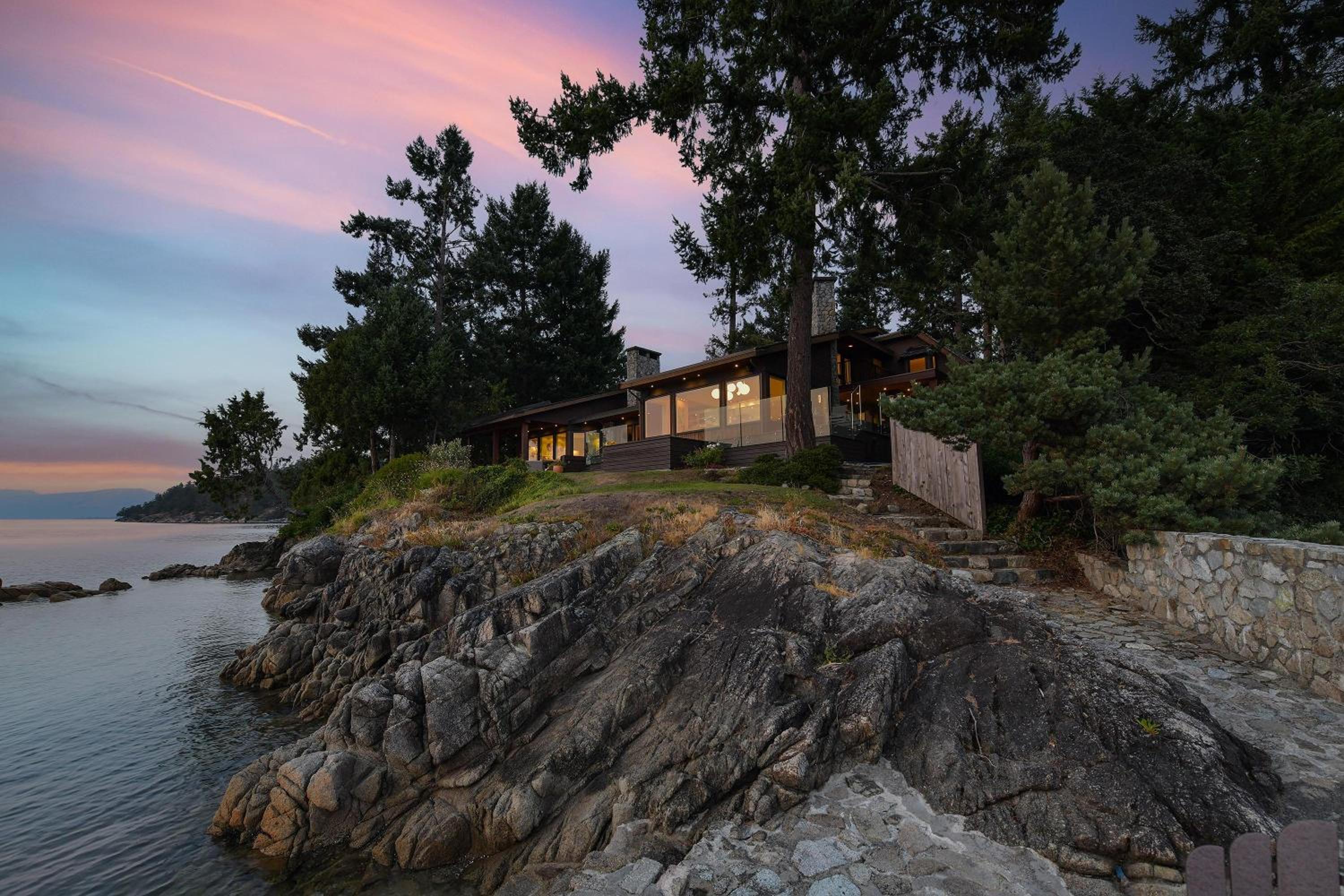 Island Luxury Oceanside Estate by EMR Vacation Rentals