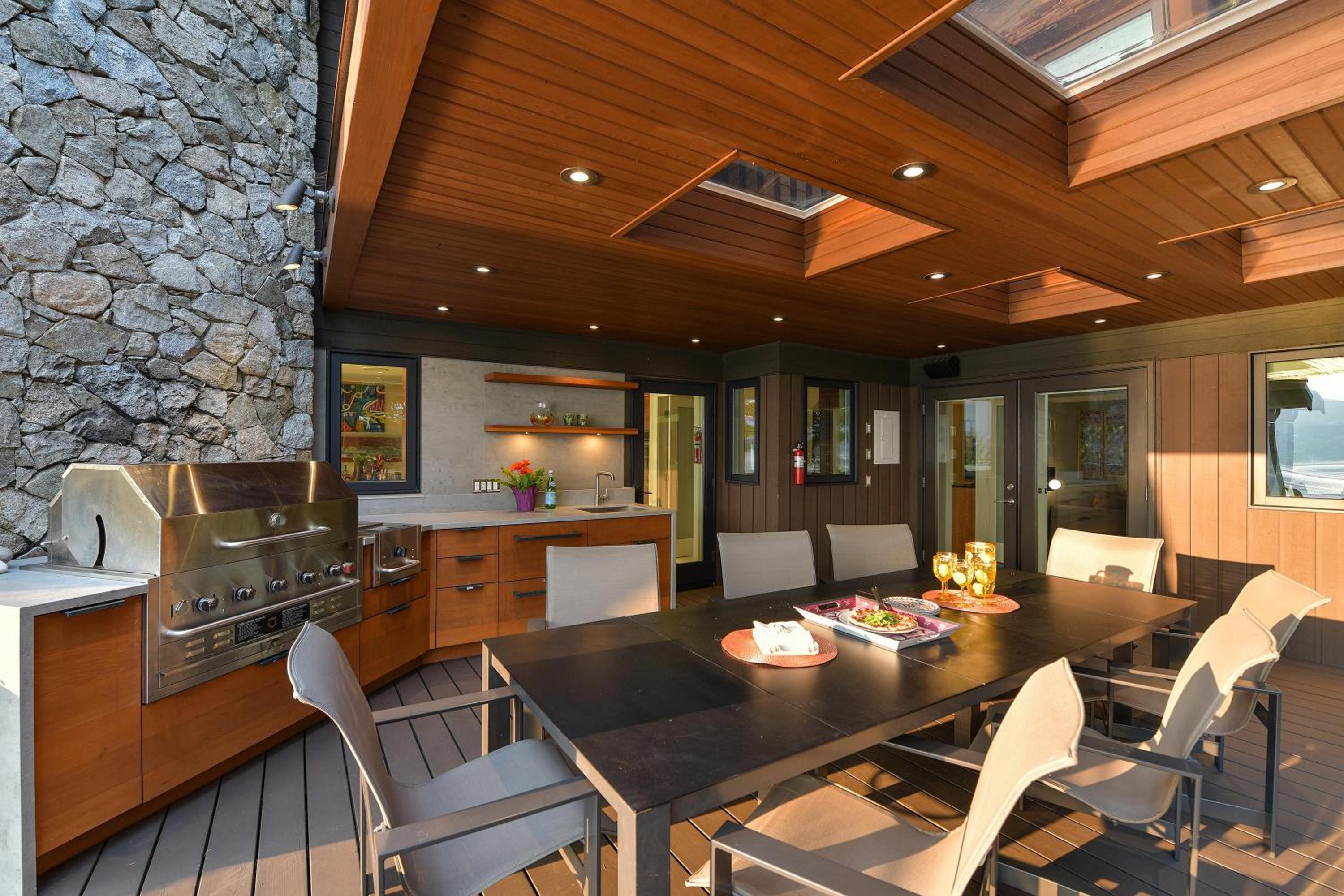 Island Luxury Oceanside Estate by EMR Vacation Rentals