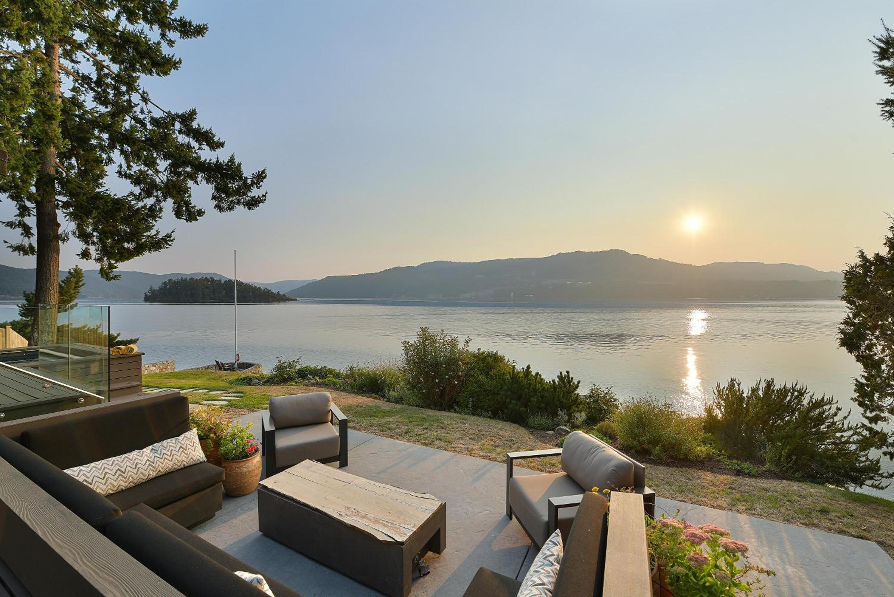 Island Luxury Oceanside Estate by EMR Vacation Rentals