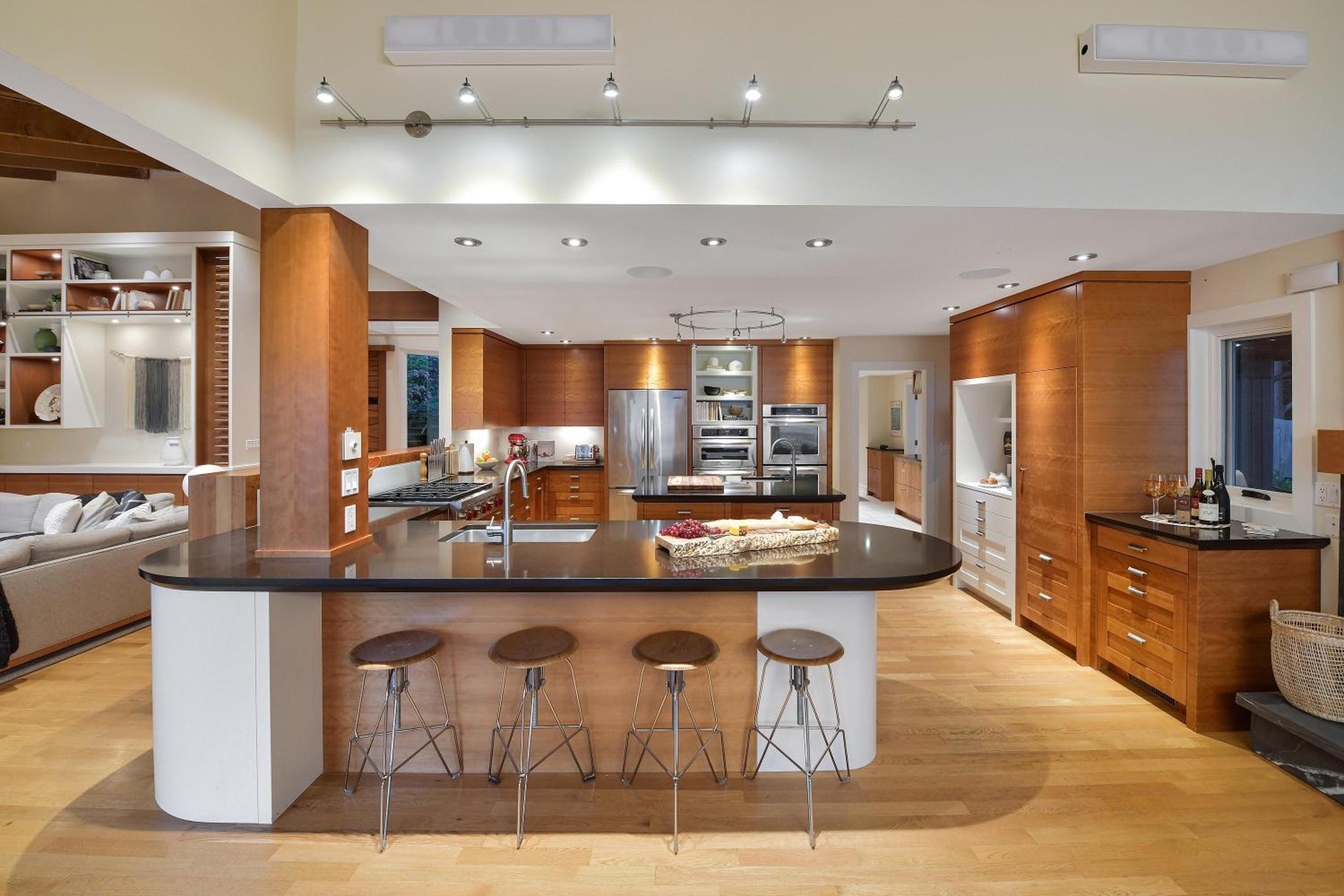 Island Luxury Oceanside Estate by EMR Vacation Rentals