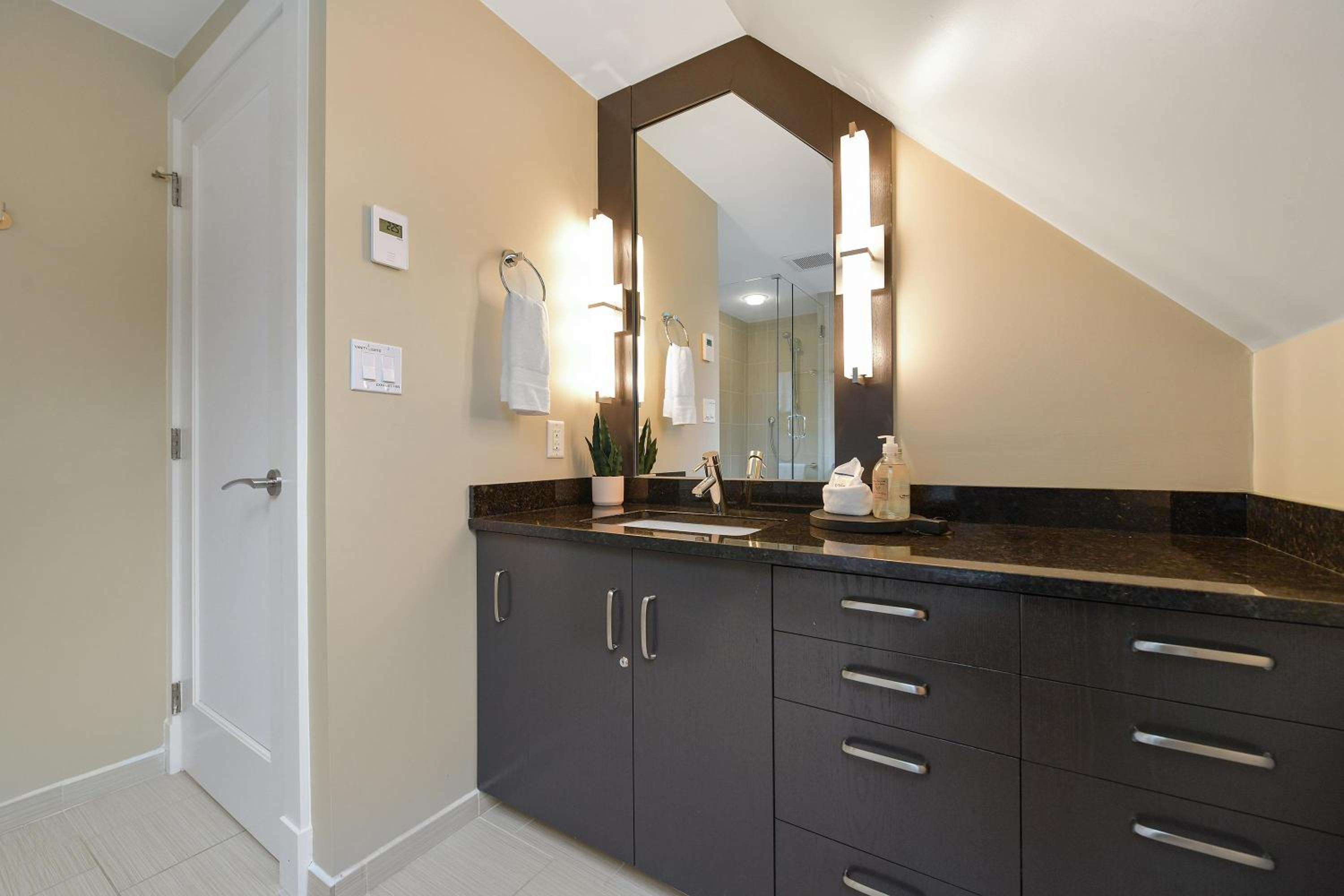 Island Luxury Oceanside Estate by EMR Vacation Rentals