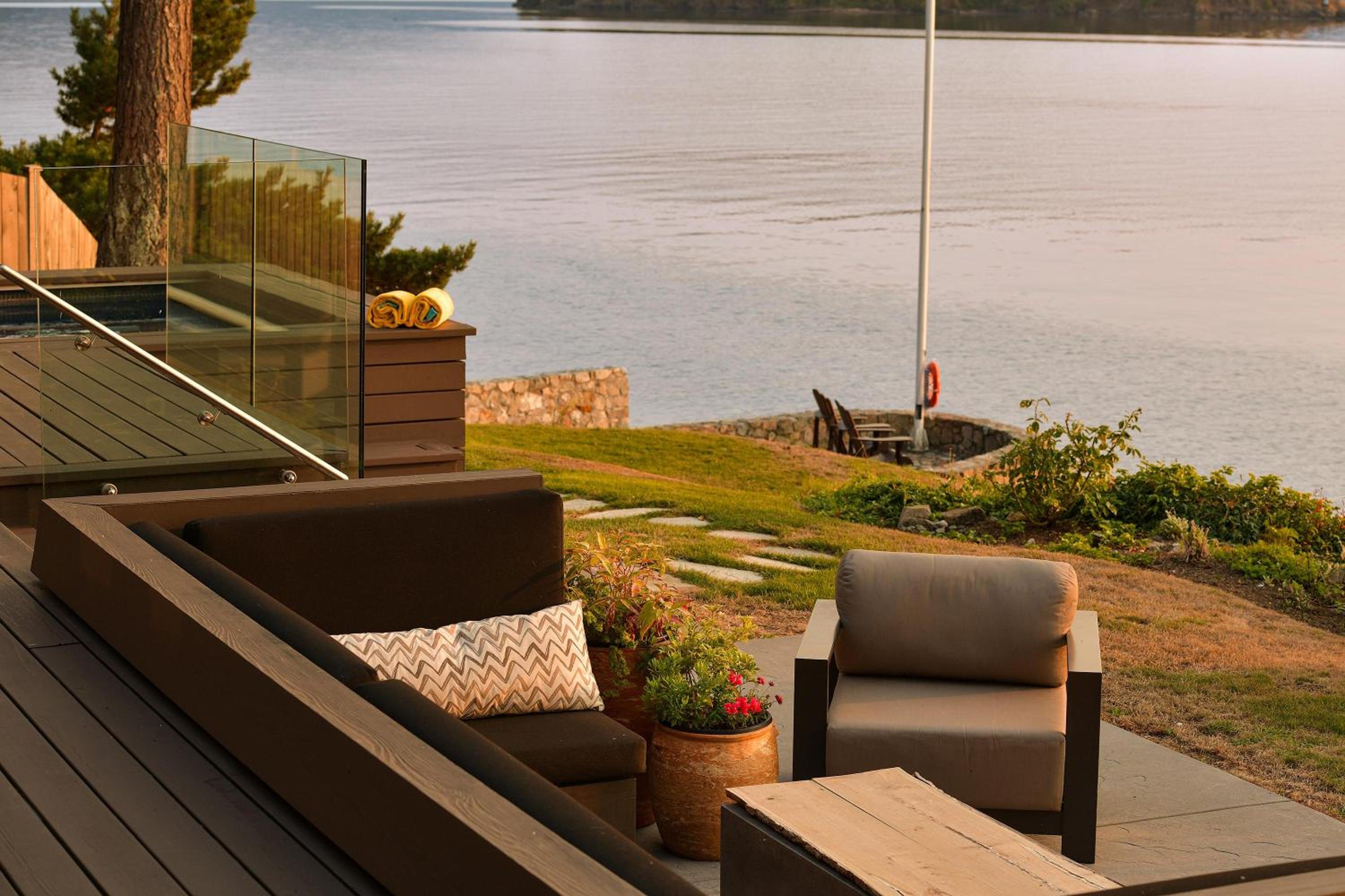 Island Luxury Oceanside Estate by EMR Vacation Rentals