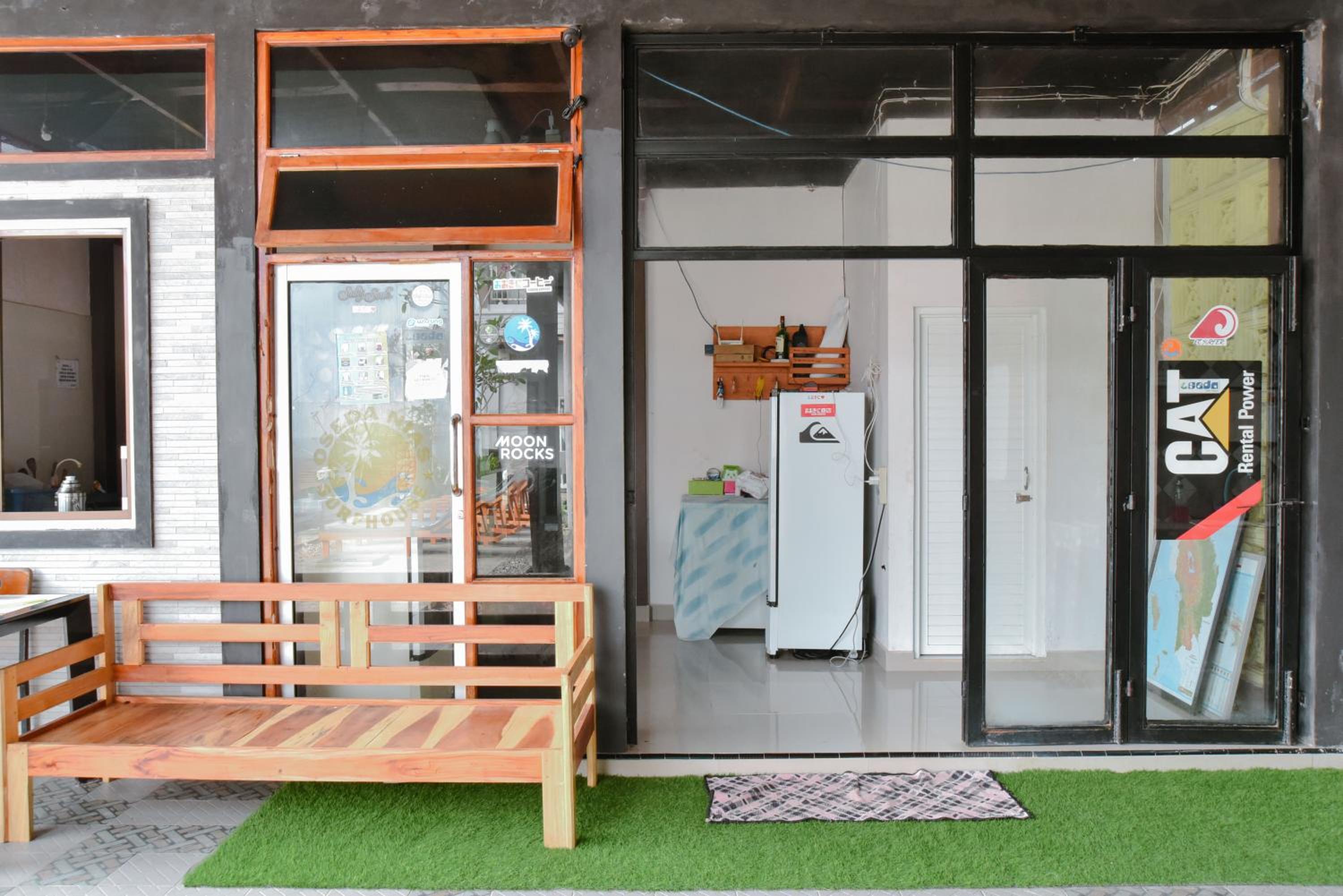 Oseda Nias Surf House