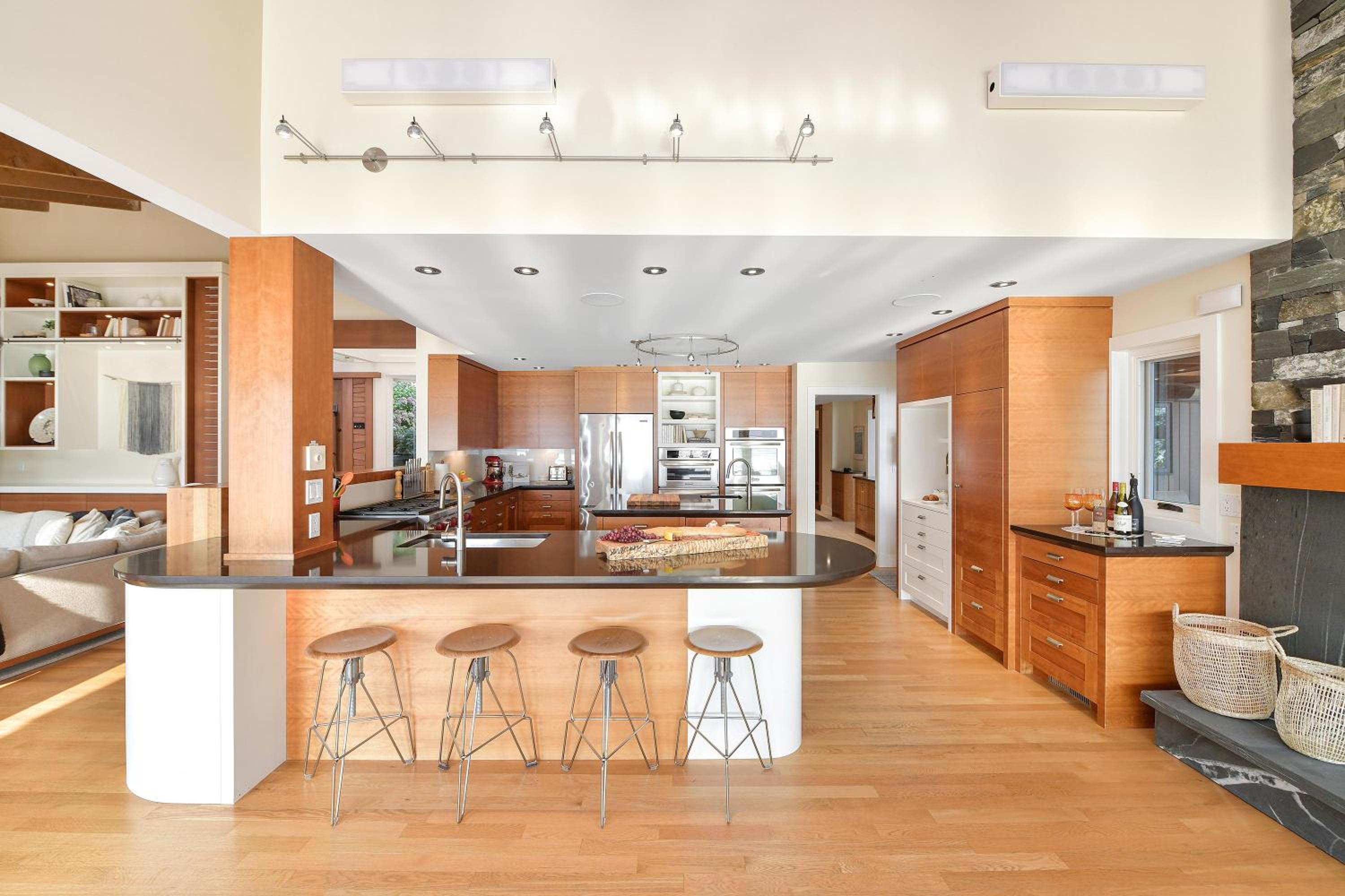 Island Luxury Oceanside Estate by EMR Vacation Rentals