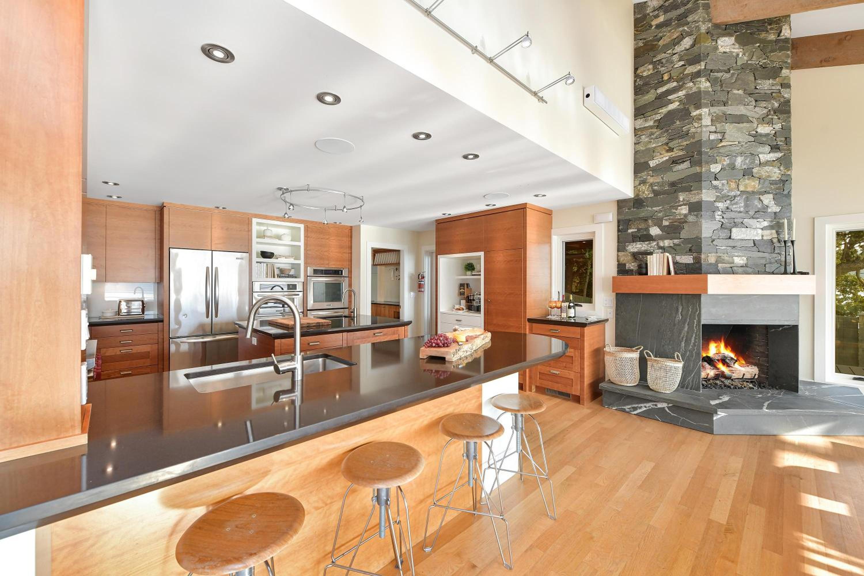 Island Luxury Oceanside Estate by EMR Vacation Rentals