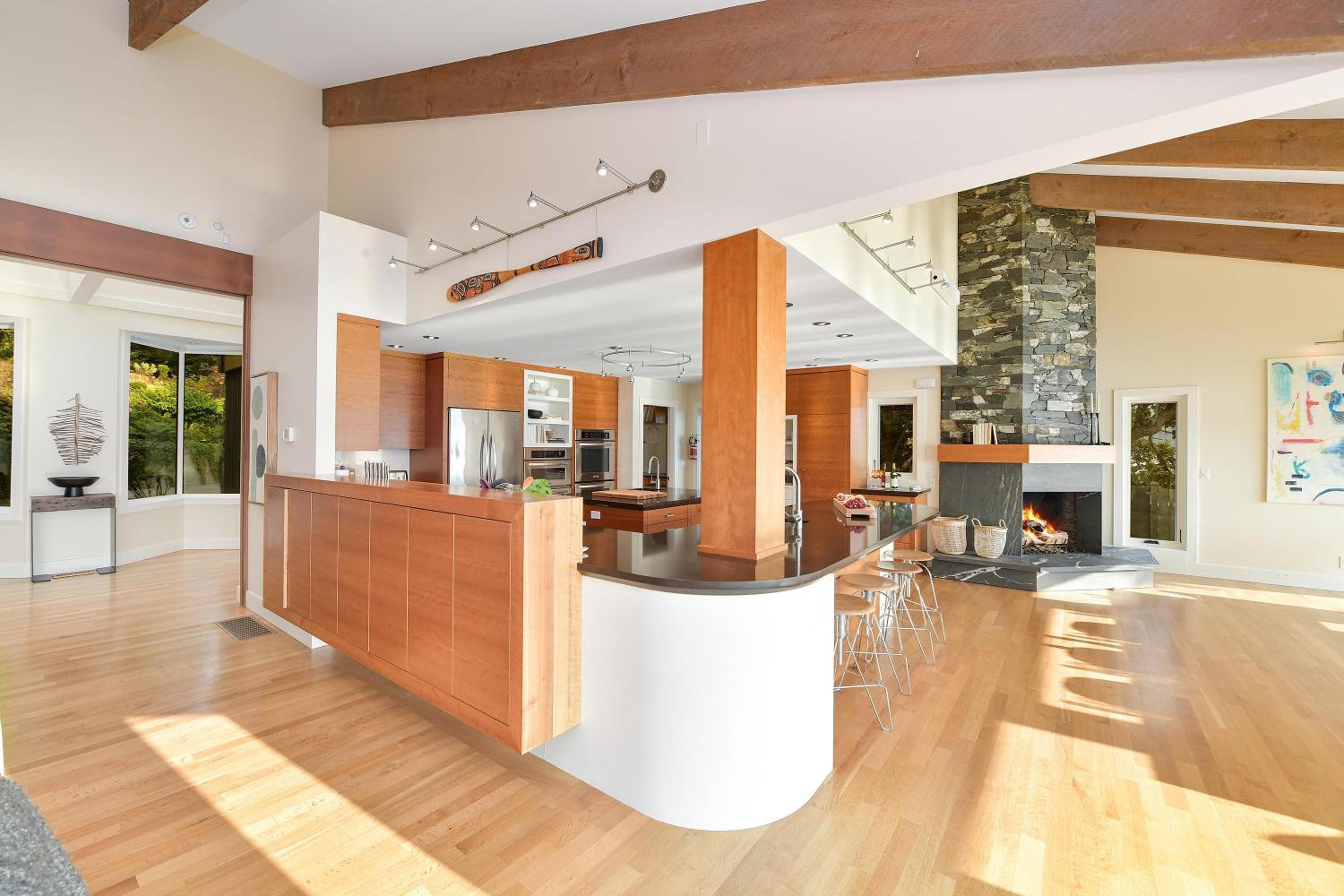 Island Luxury Oceanside Estate by EMR Vacation Rentals