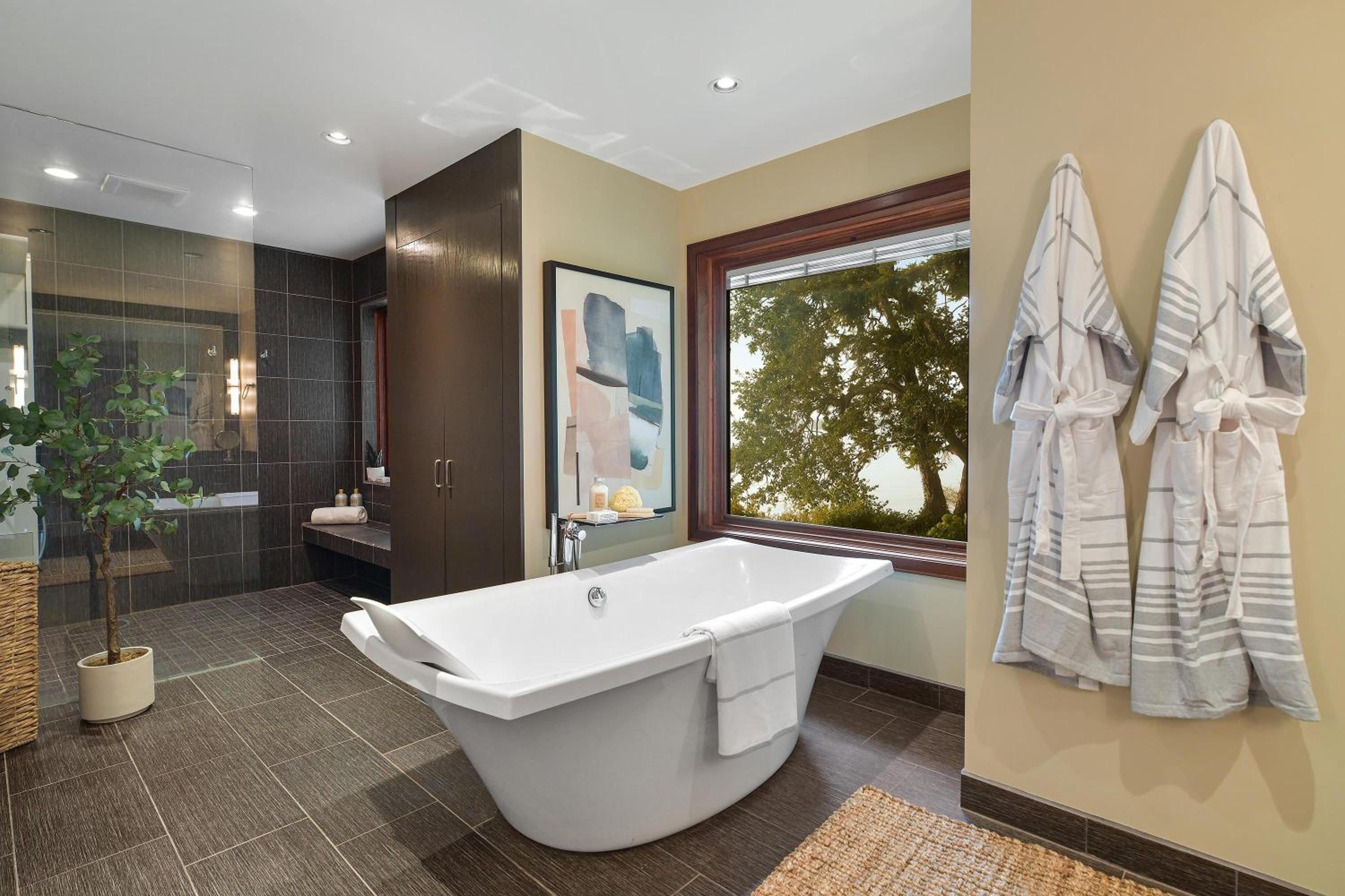 Island Luxury Oceanside Estate by EMR Vacation Rentals