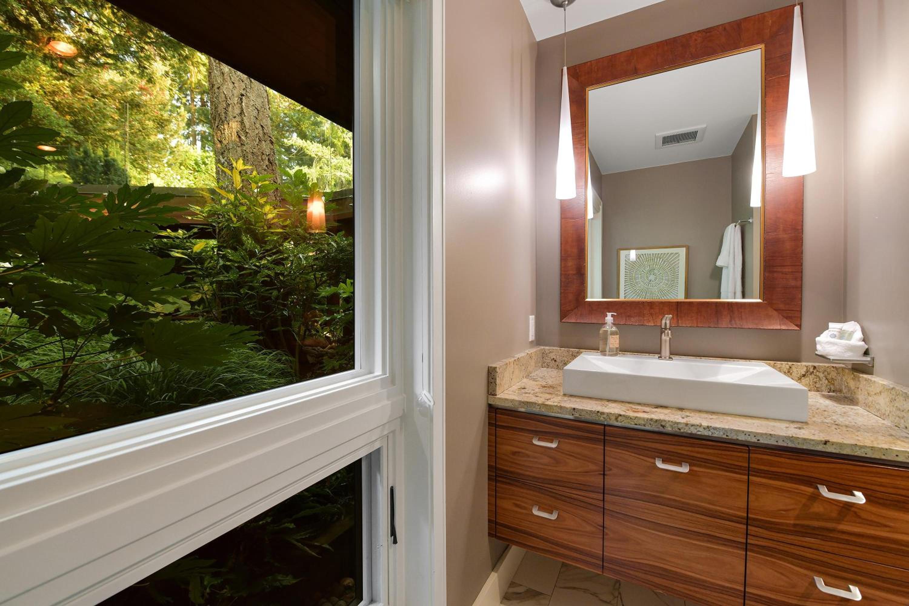 Island Luxury Oceanside Estate by EMR Vacation Rentals