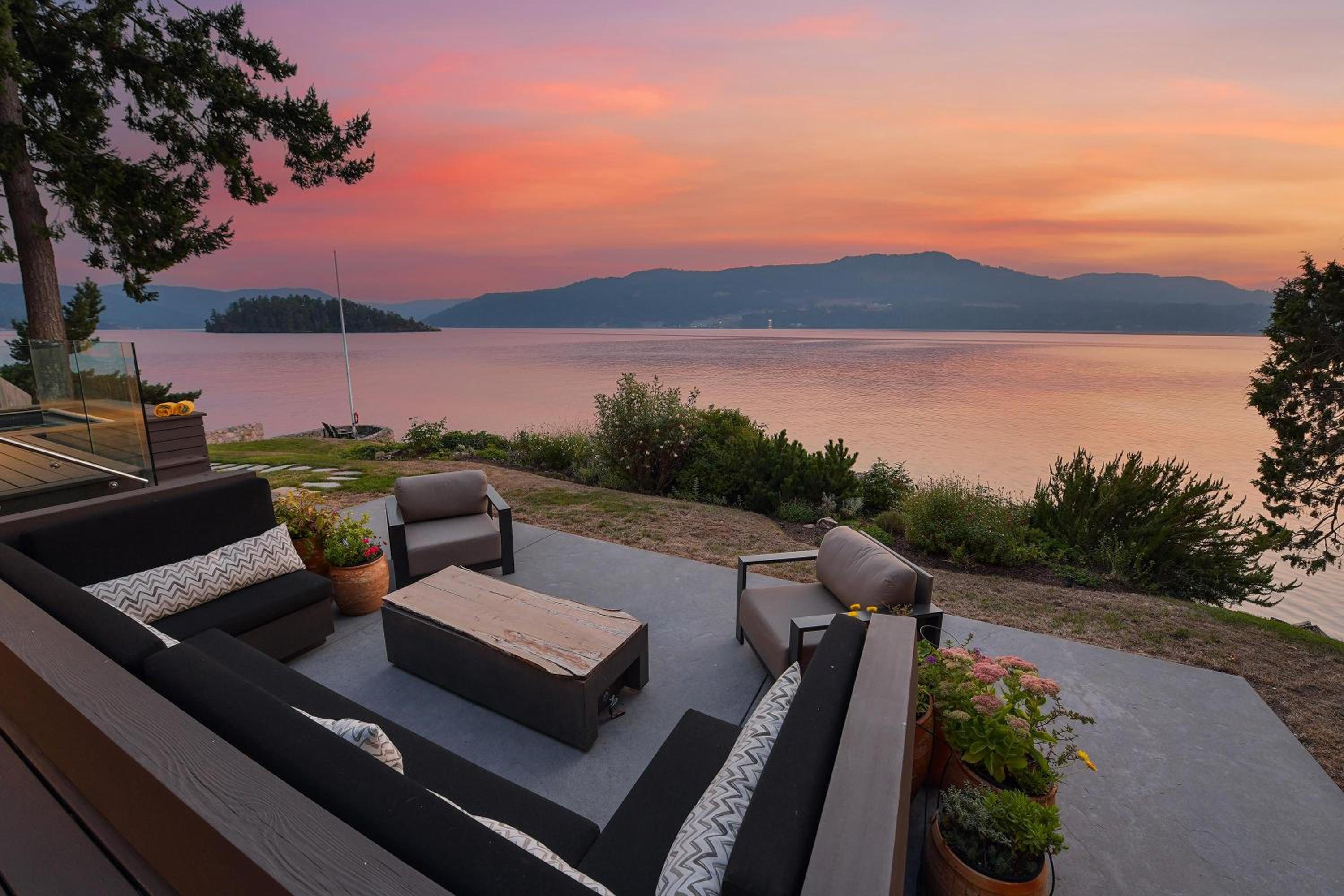 Island Luxury Oceanside Estate by EMR Vacation Rentals