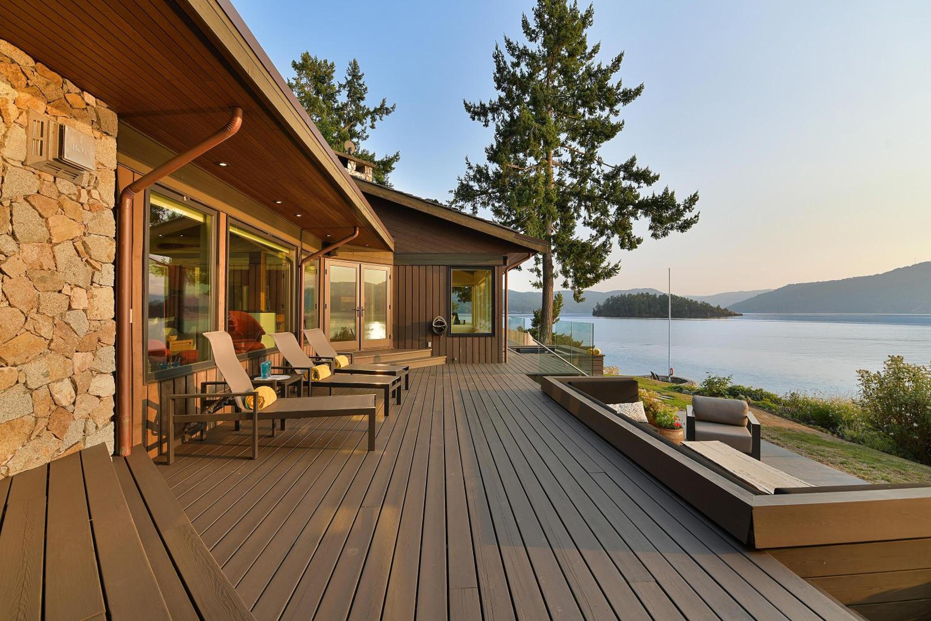 Island Luxury Oceanside Estate by EMR Vacation Rentals