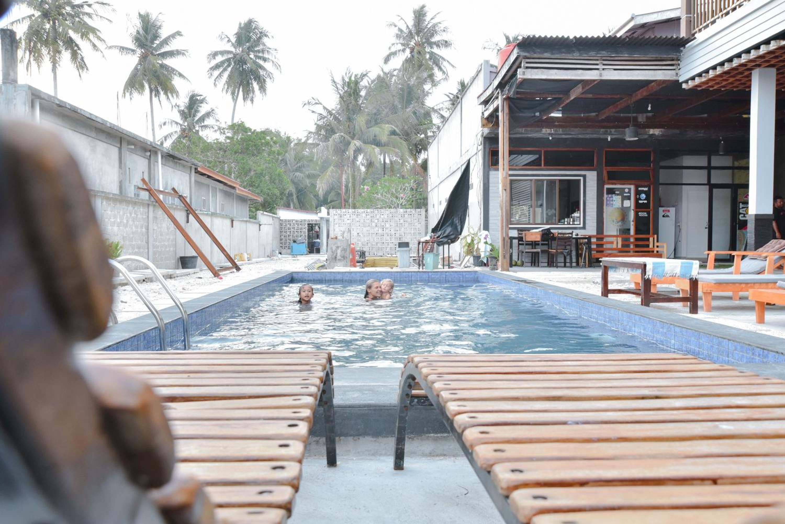 Oseda Nias Surf House