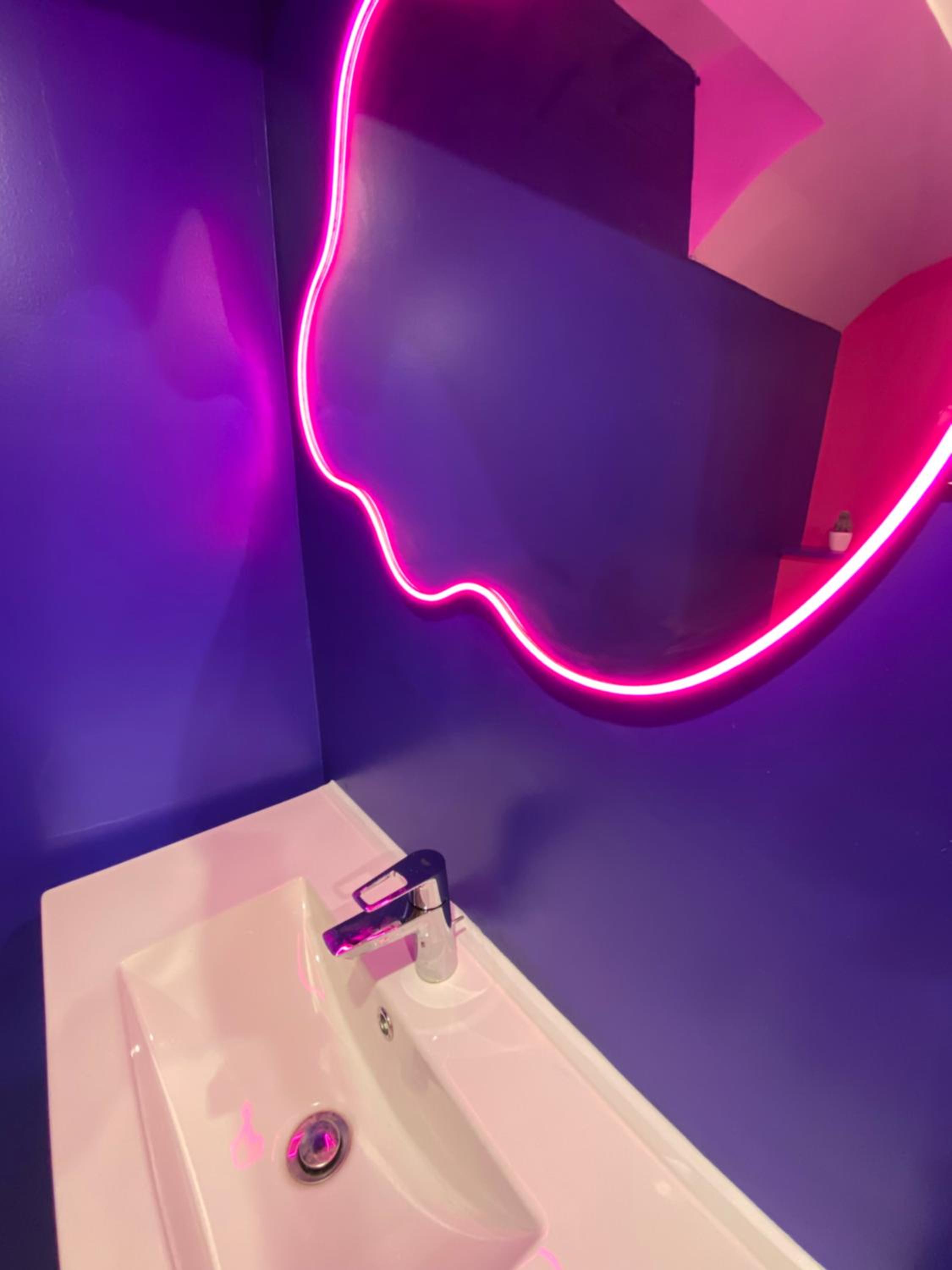 Capsule Boogie-Woogie - JACUZZI - SAUNA - BILLARD - JEUX - ECRAN GÉANT - FILET SUSPENDU - NETFLIX
