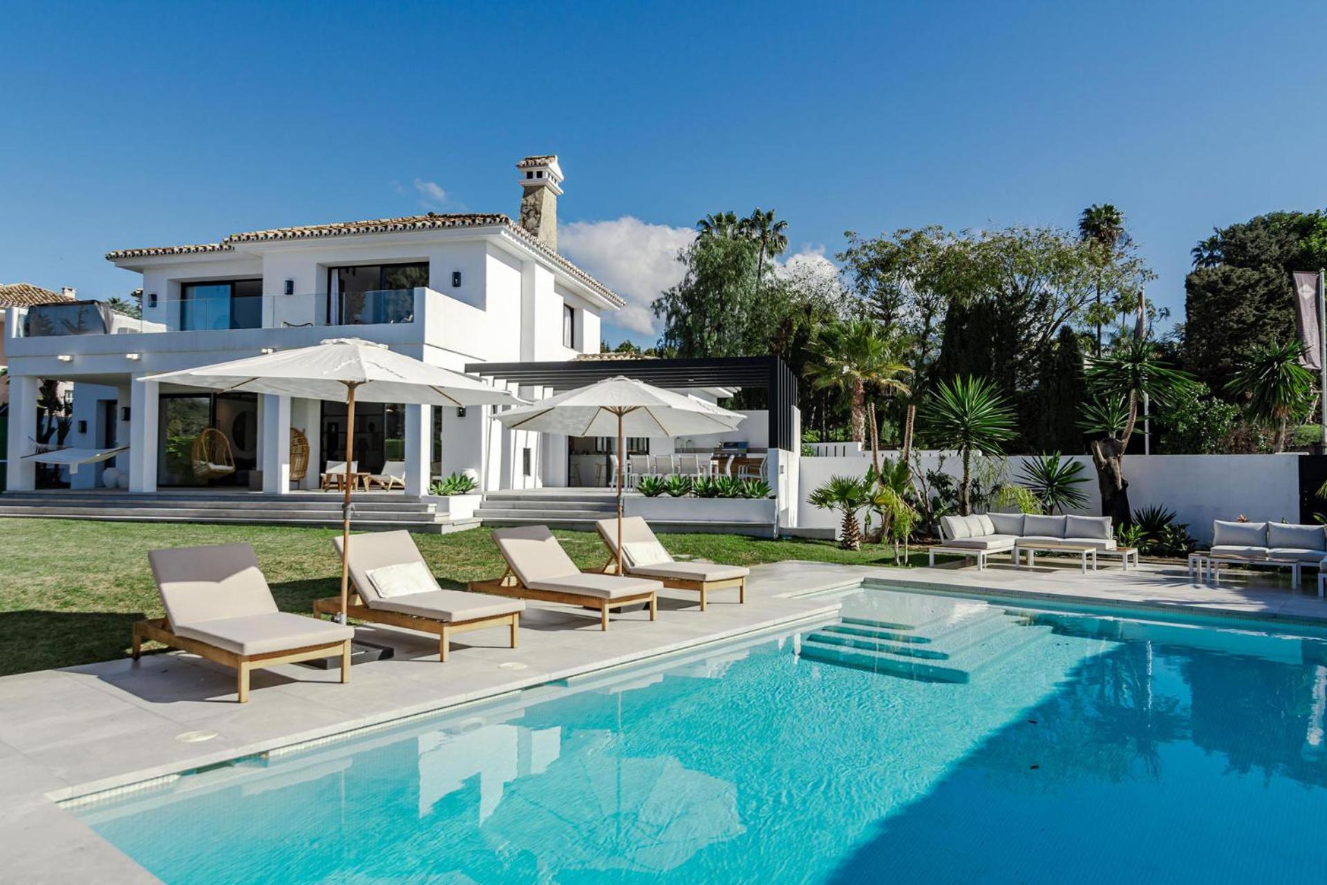 New Villa Nueva Andalucia 5 bedrooms private pool Golf Las Brisas view 3