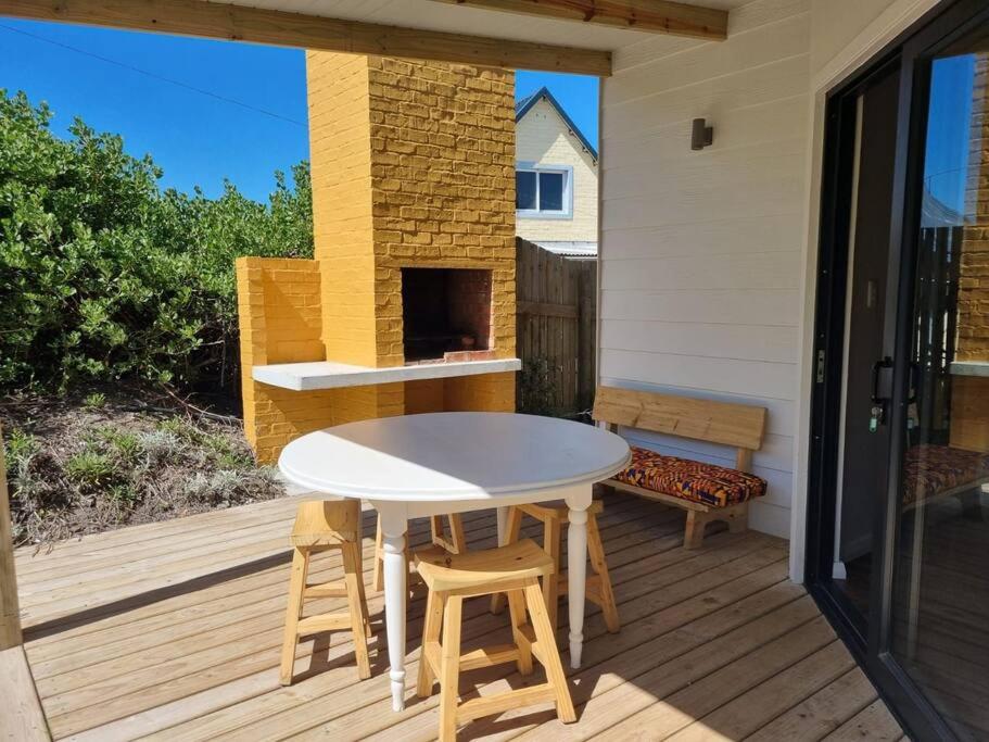 Brand new cottage, walk to beach - inverter, wi-fi, DSTV view 4