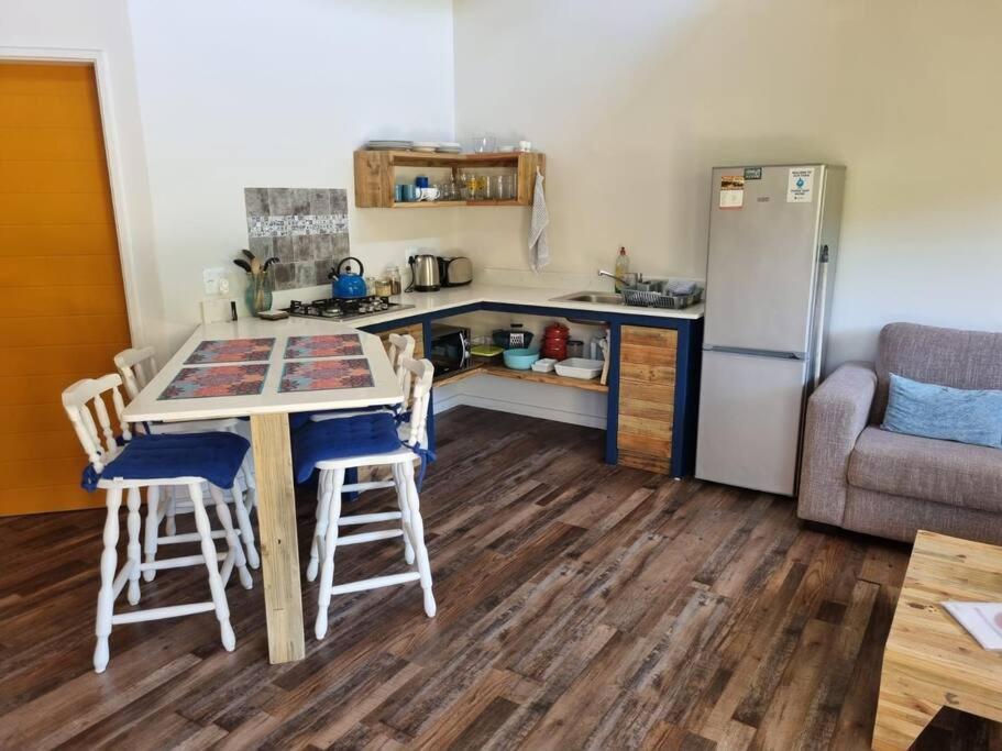 Brand new cottage, walk to beach - inverter, wi-fi, DSTV view 5