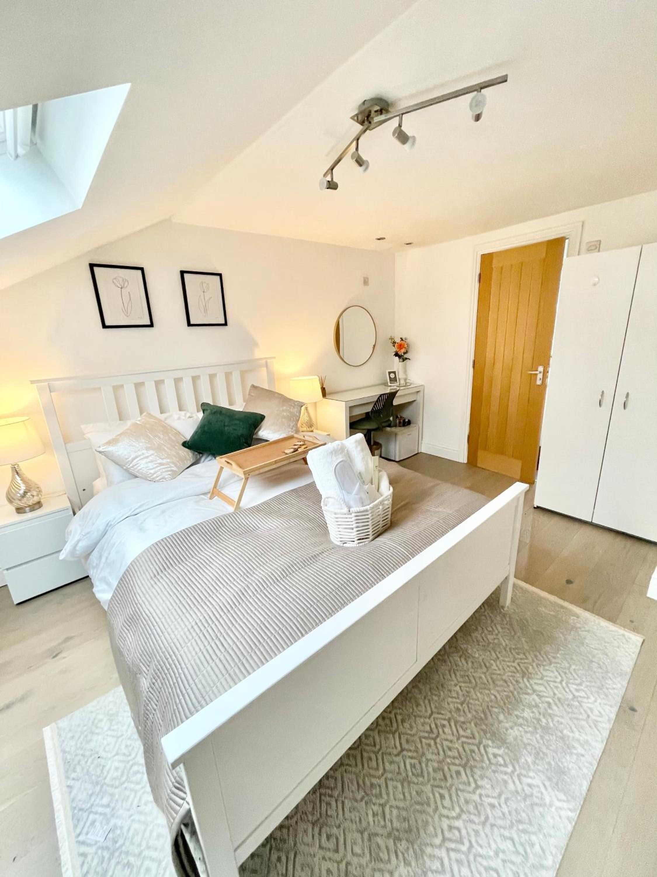Luxury en-suite double bedroom Stratford E15