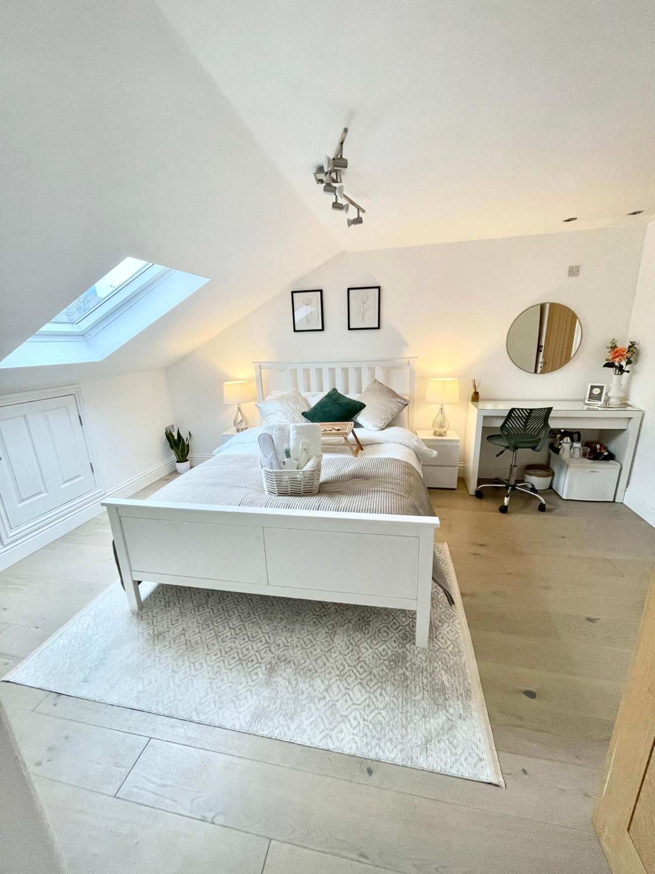 Luxury en-suite double bedroom Stratford E15
