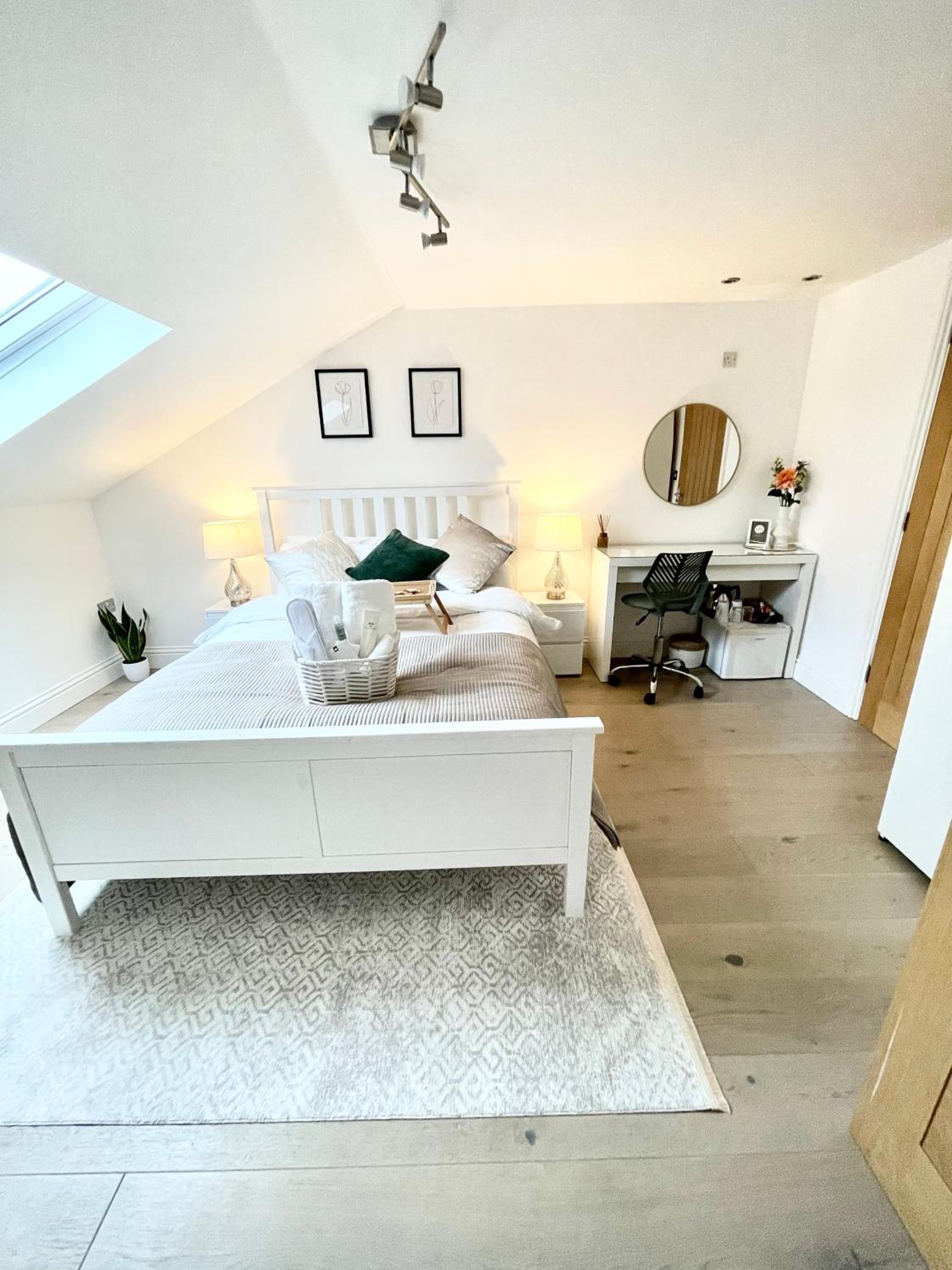 Luxury en-suite double bedroom Stratford E15