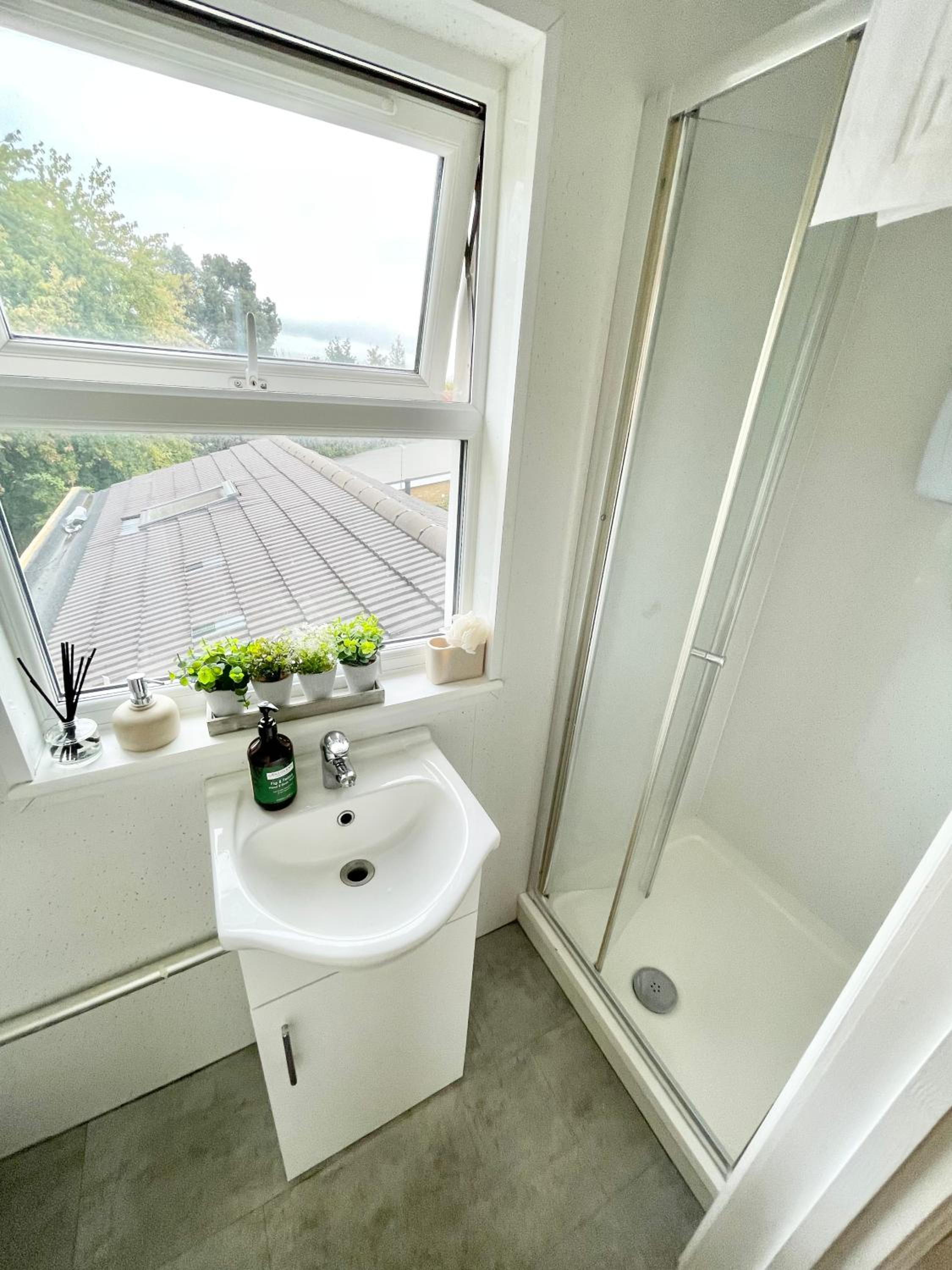 Luxury en-suite double bedroom Stratford E15