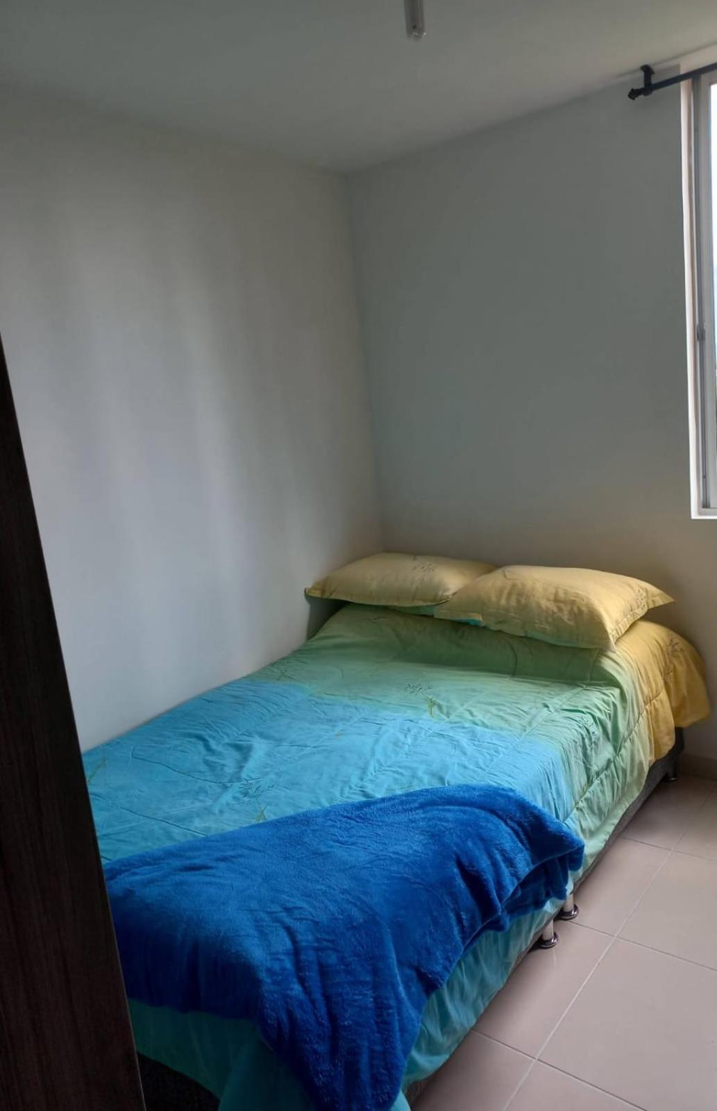 Apt hogareño, amplio 6 personas piscina, balcón, parqueadero,Excelente ubicación