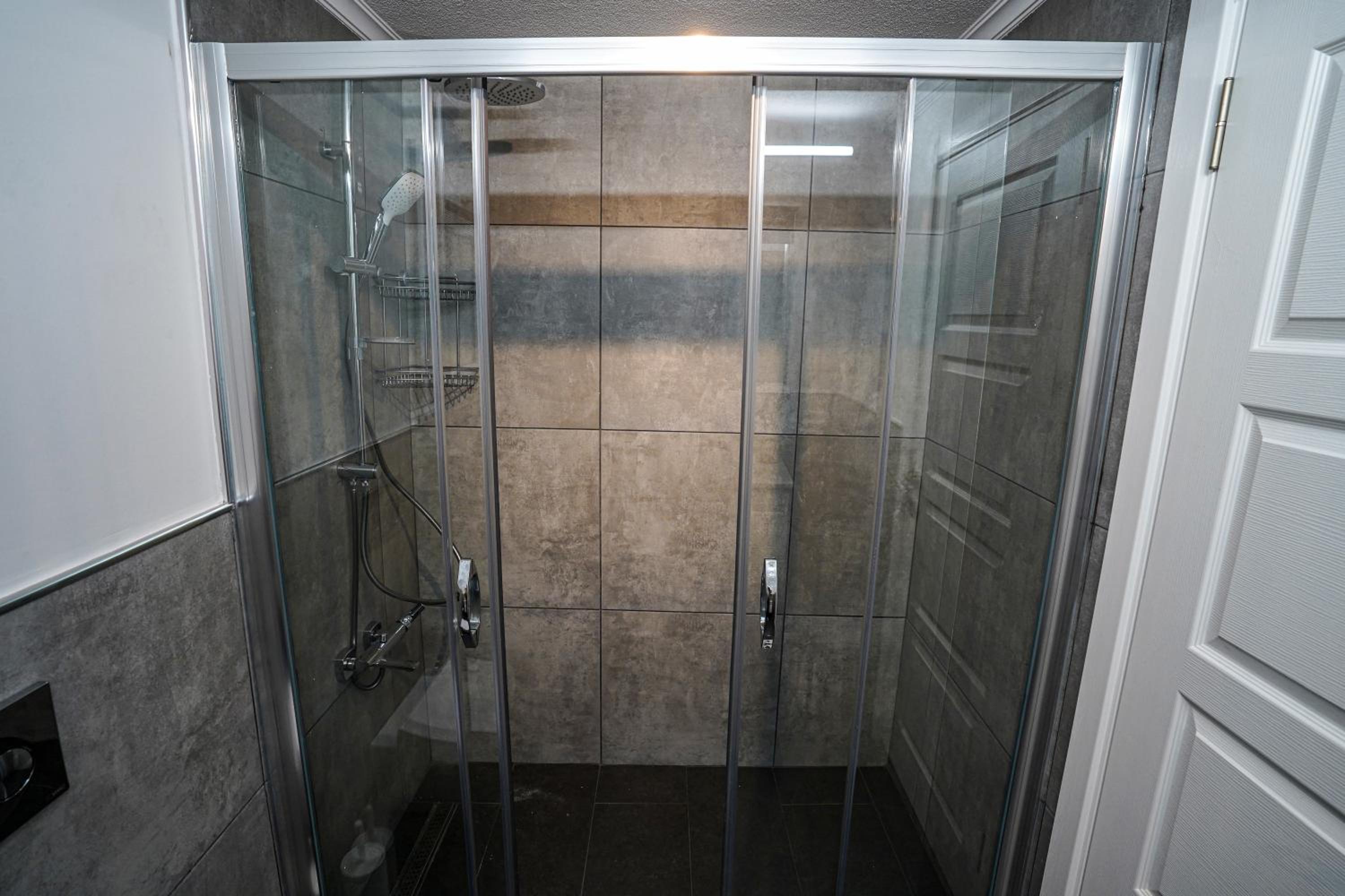 Merkuri Apart - Image 77