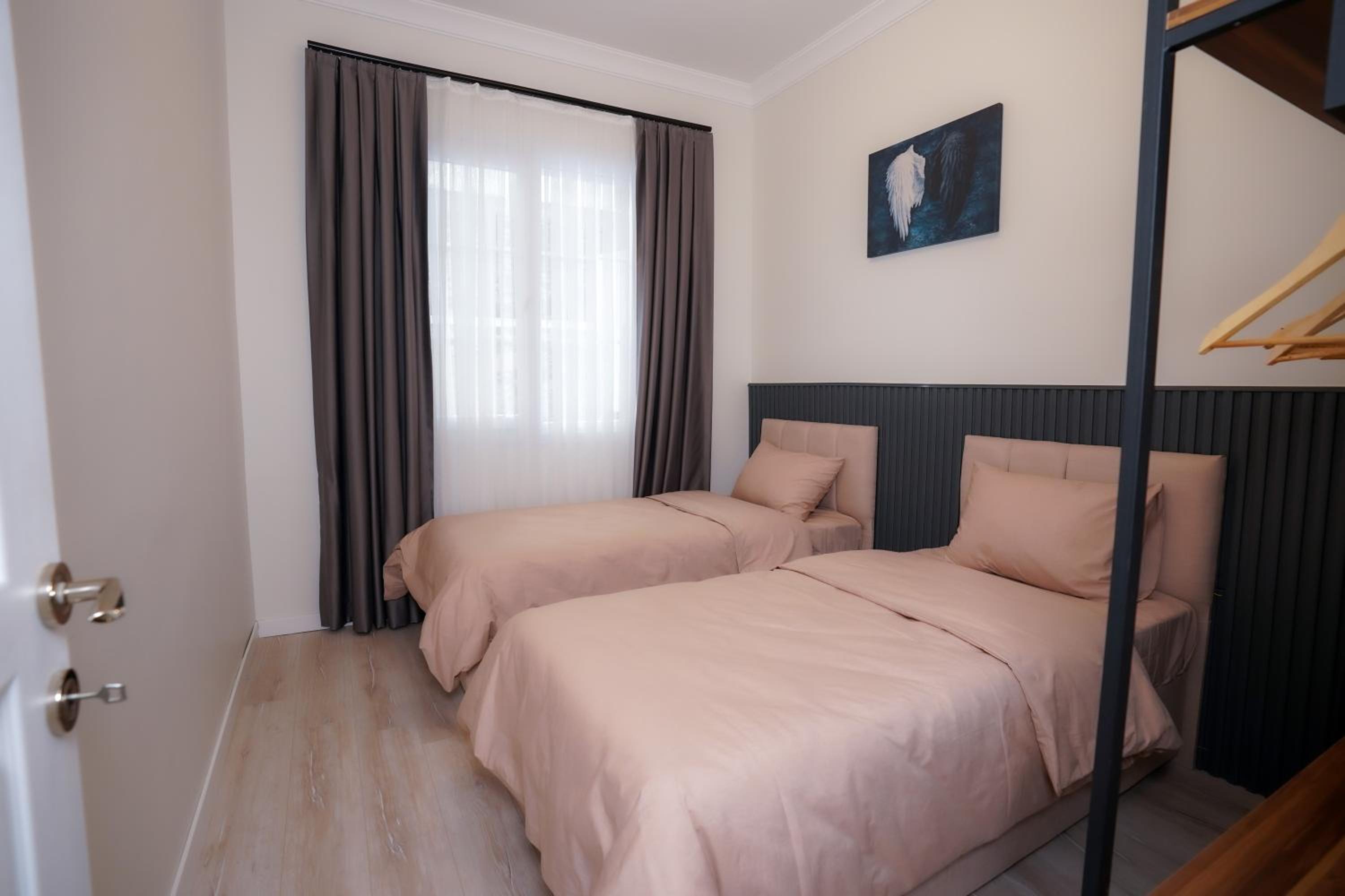 Merkuri Apart - Image 49