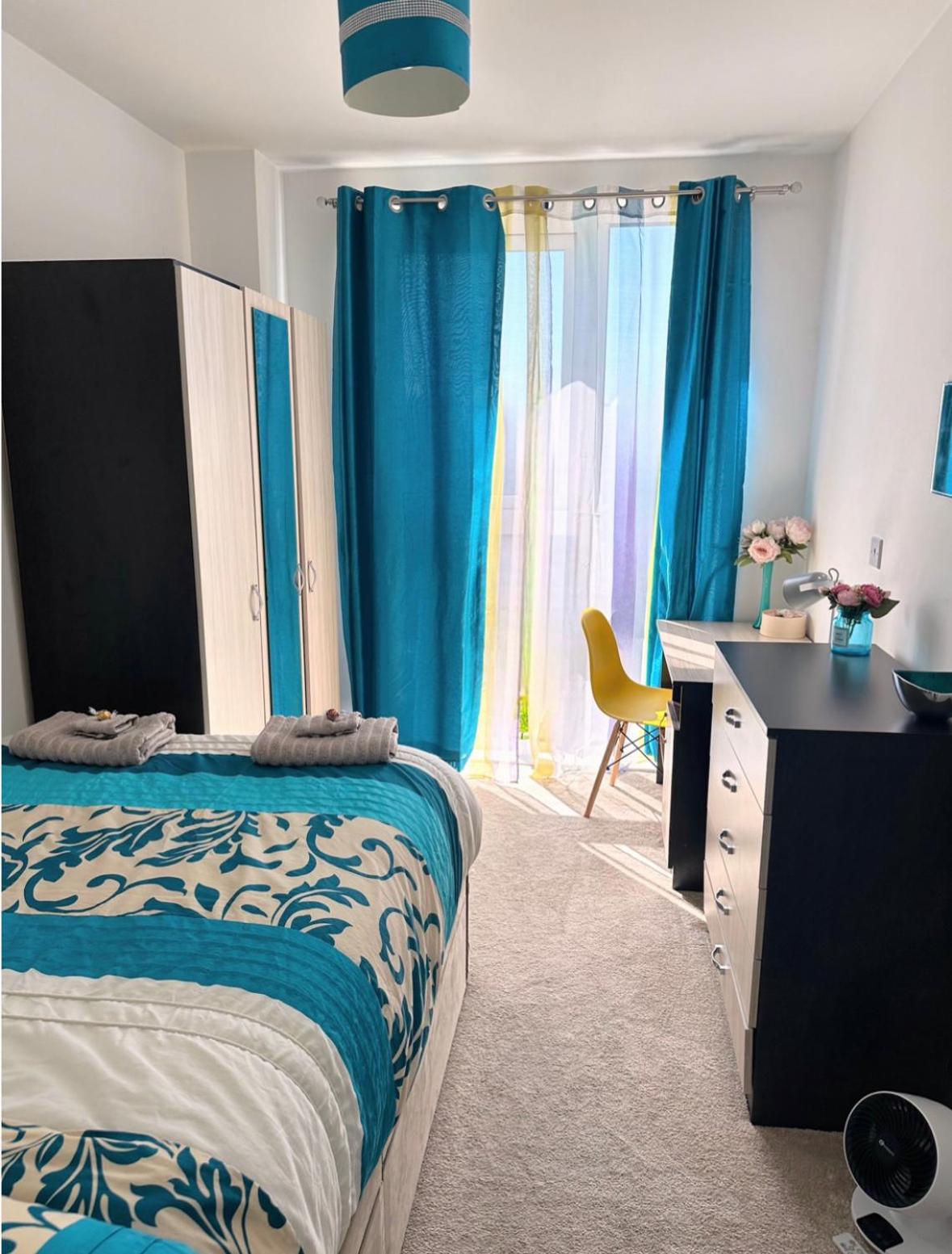Spacious 2 bed flat next to Elizabeth line