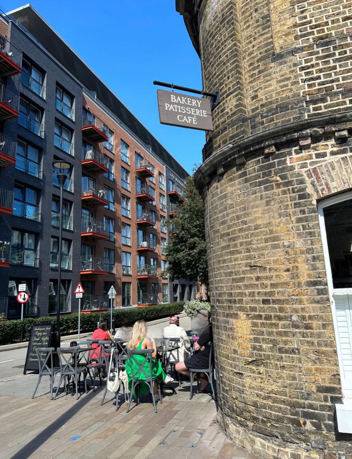 Spacious 2 bed flat next to Elizabeth line