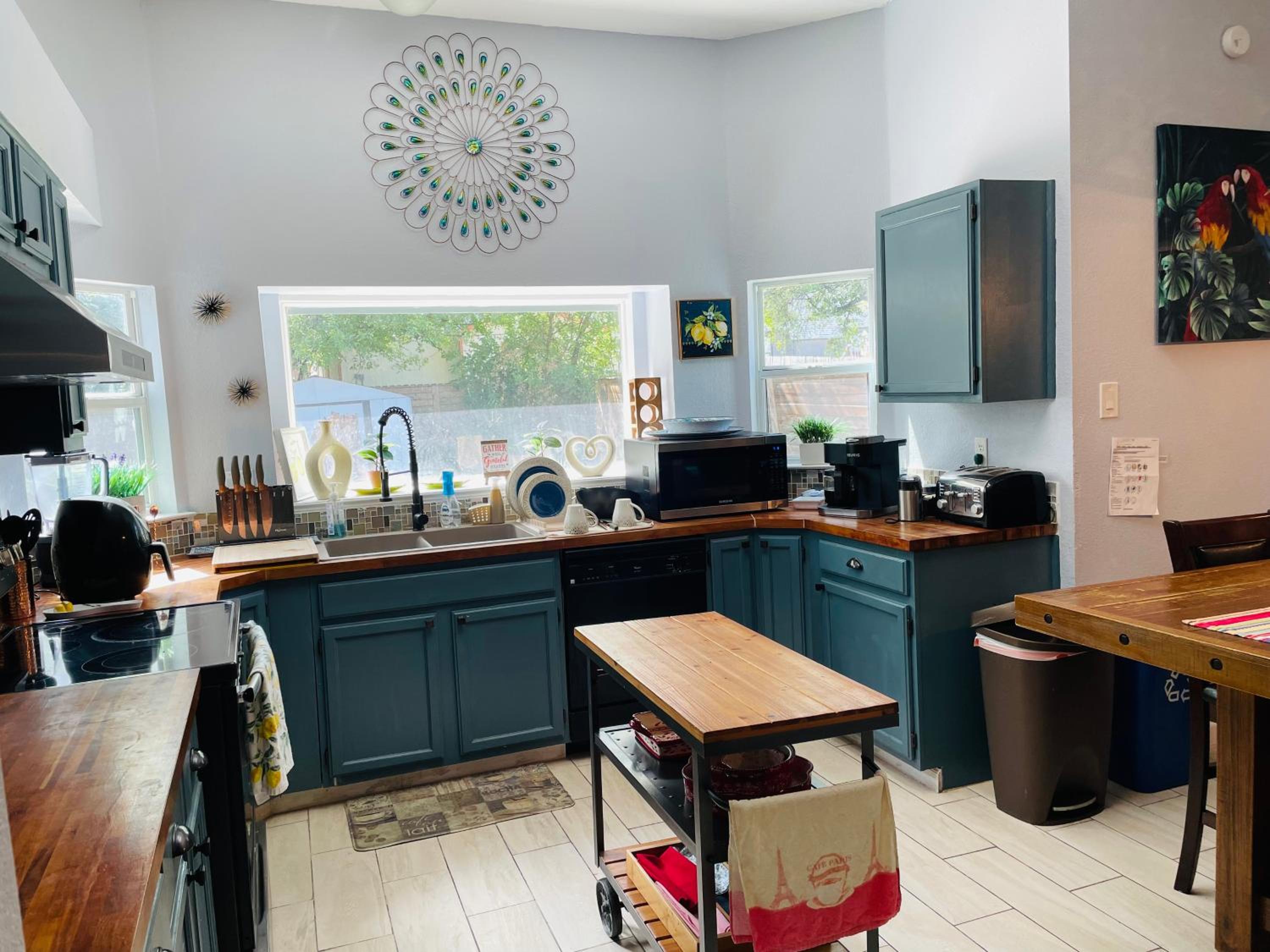 San Antonio Comfort 4 Bedroom 3 Bath home 5 Mins from Sea World view 5