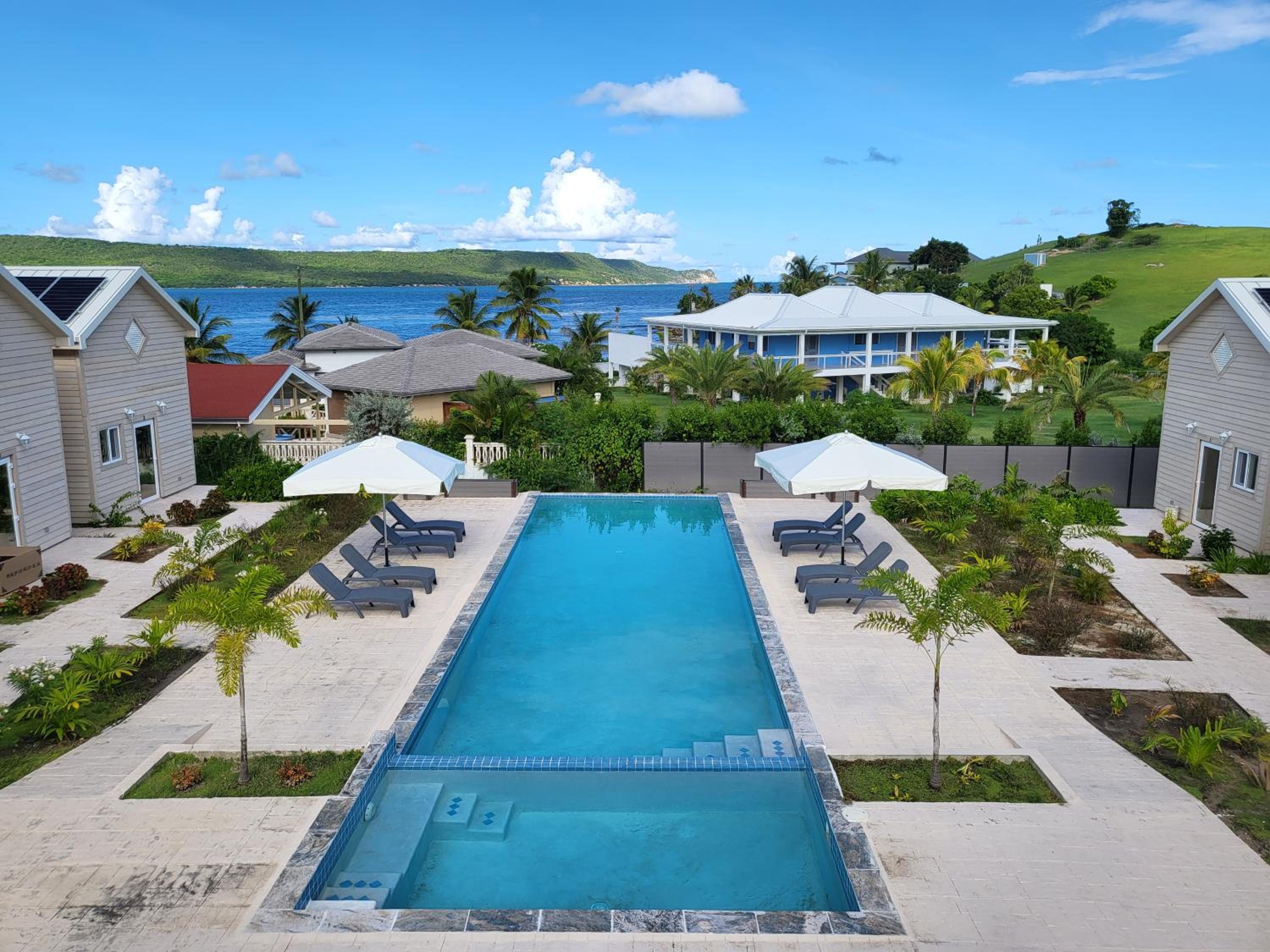 Crawlbay Suites Hotel