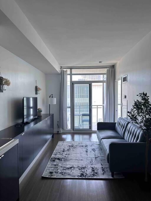Stylish 2 Bedrooms Condo w/ awesome View & Parking