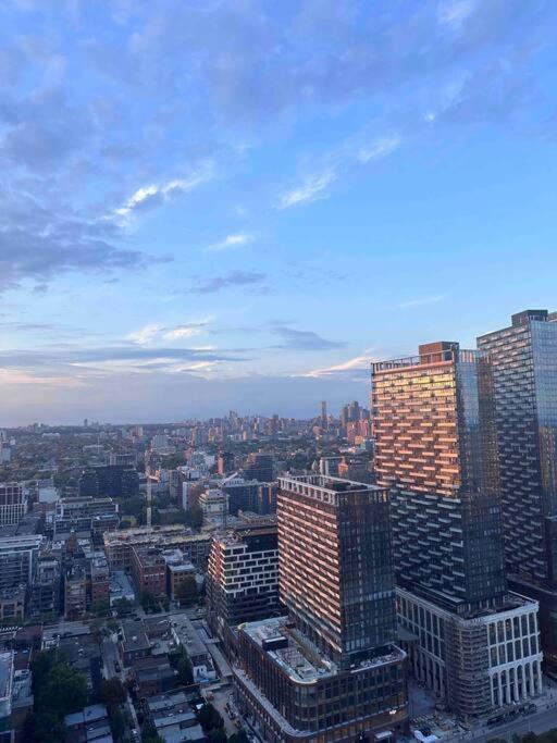 Stylish 2 Bedrooms Condo w/ awesome View & Parking