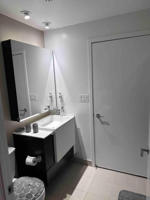 Stylish 2 Bedrooms Condo w/ awesome View & Parking