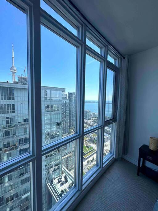 Stylish 2 Bedrooms Condo w/ awesome View & Parking