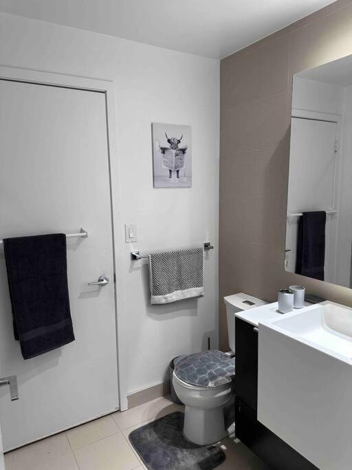Stylish 2 Bedrooms Condo w/ awesome View & Parking