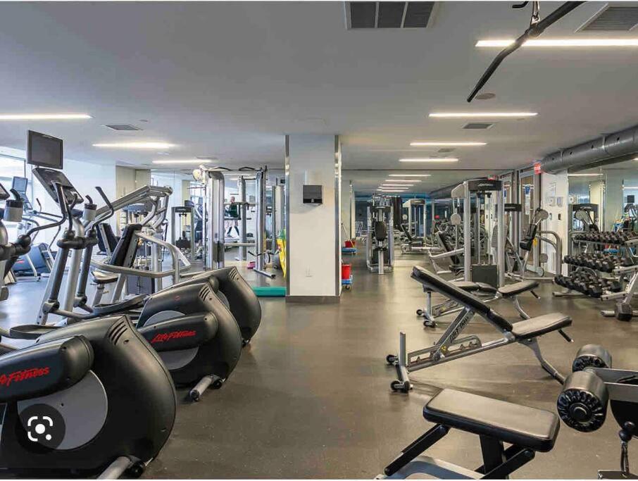 Stylish 2 Bedrooms Condo w/ awesome View & Parking