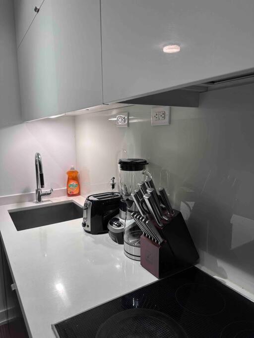 Stylish 2 Bedrooms Condo w/ awesome View & Parking
