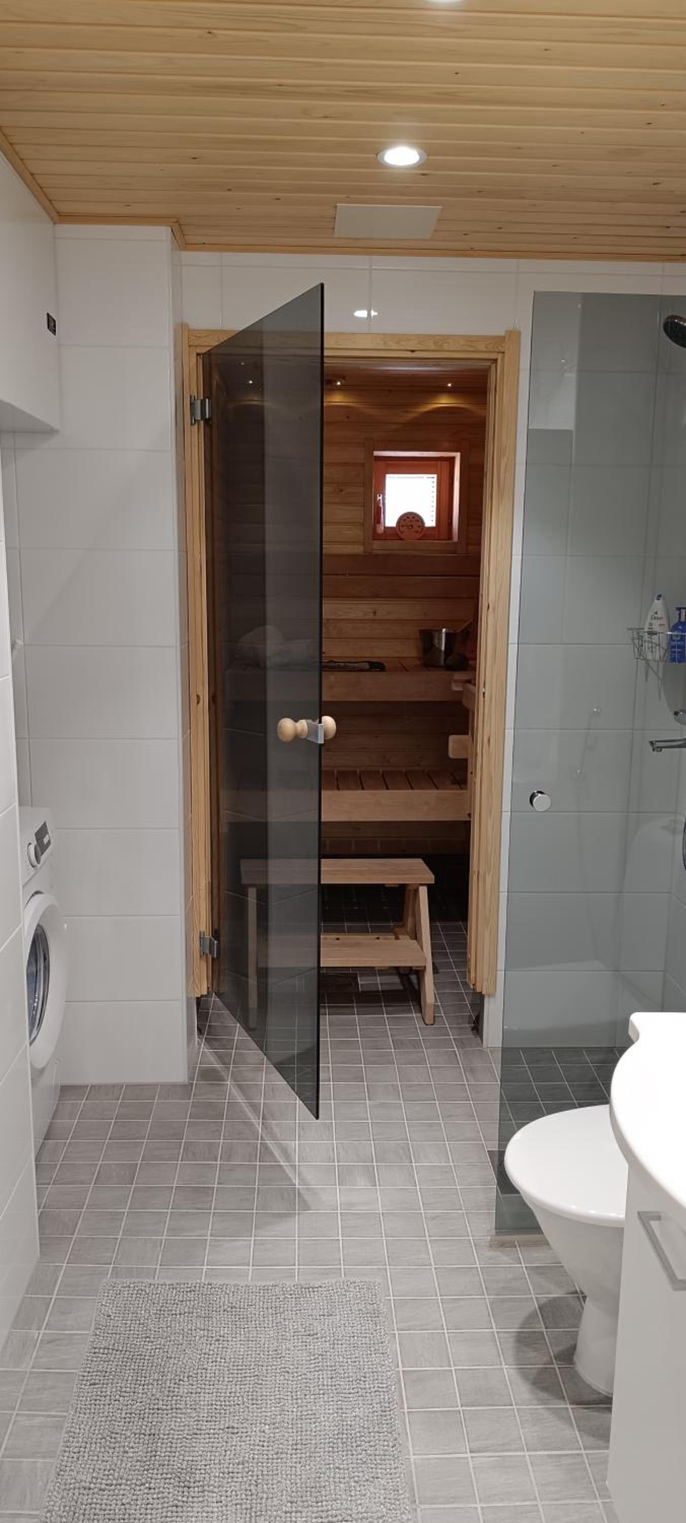 Kodikas huoneisto, oma sauna, ilmainen pysäköinti