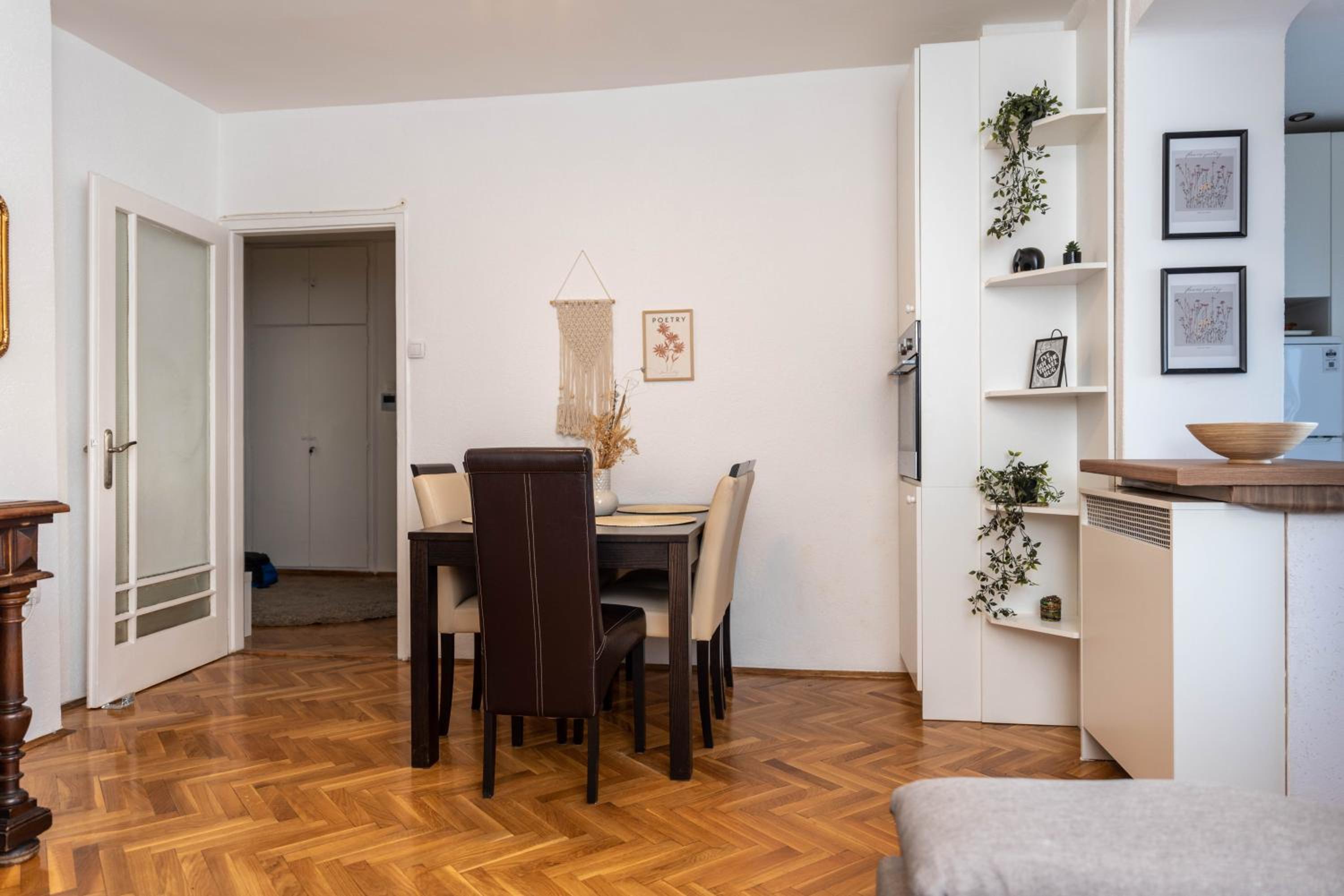Sweet House Parlament view 5