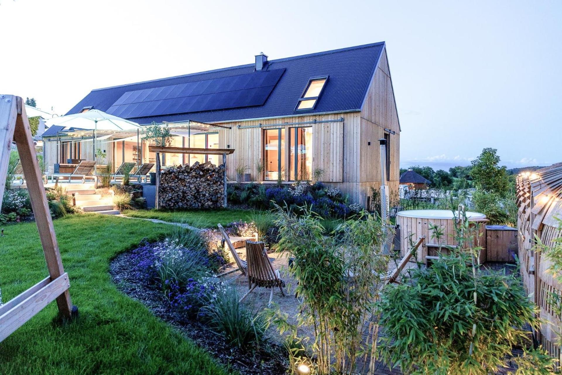 Das Farmhaus - Premium Ferienhaus - Auf den Moselhöhen - Pool, Sauna, Kino, Garten