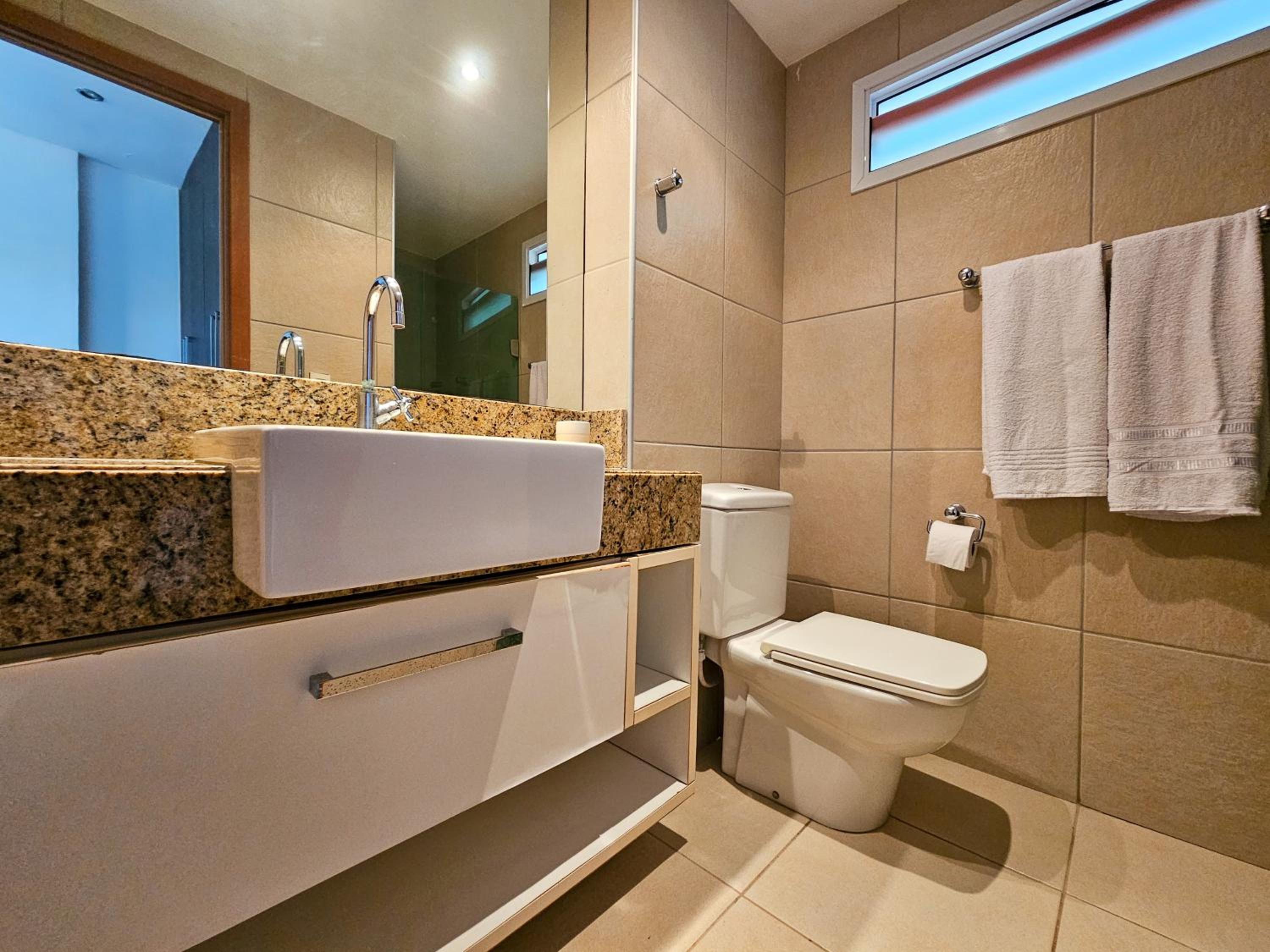 Casa Terracota Designer Couple Retreat , Pool , Walk to Pipa Centre