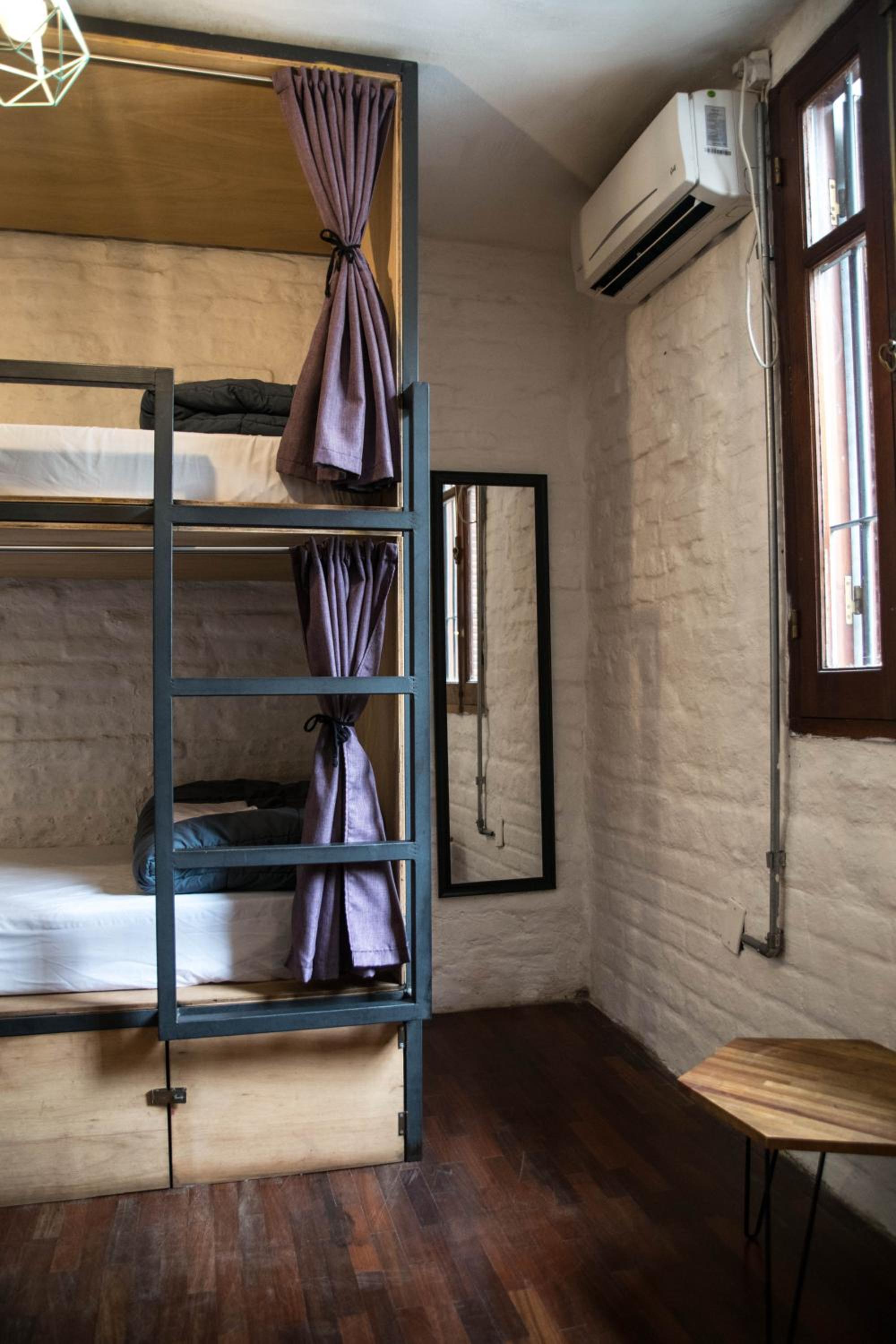 MedioMundo Hostel