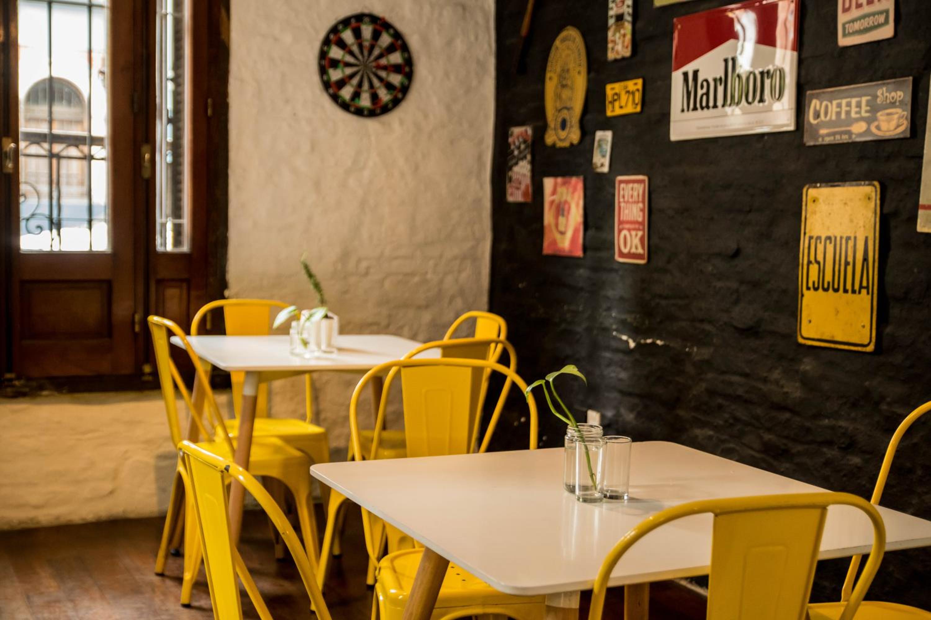 MedioMundo Hostel