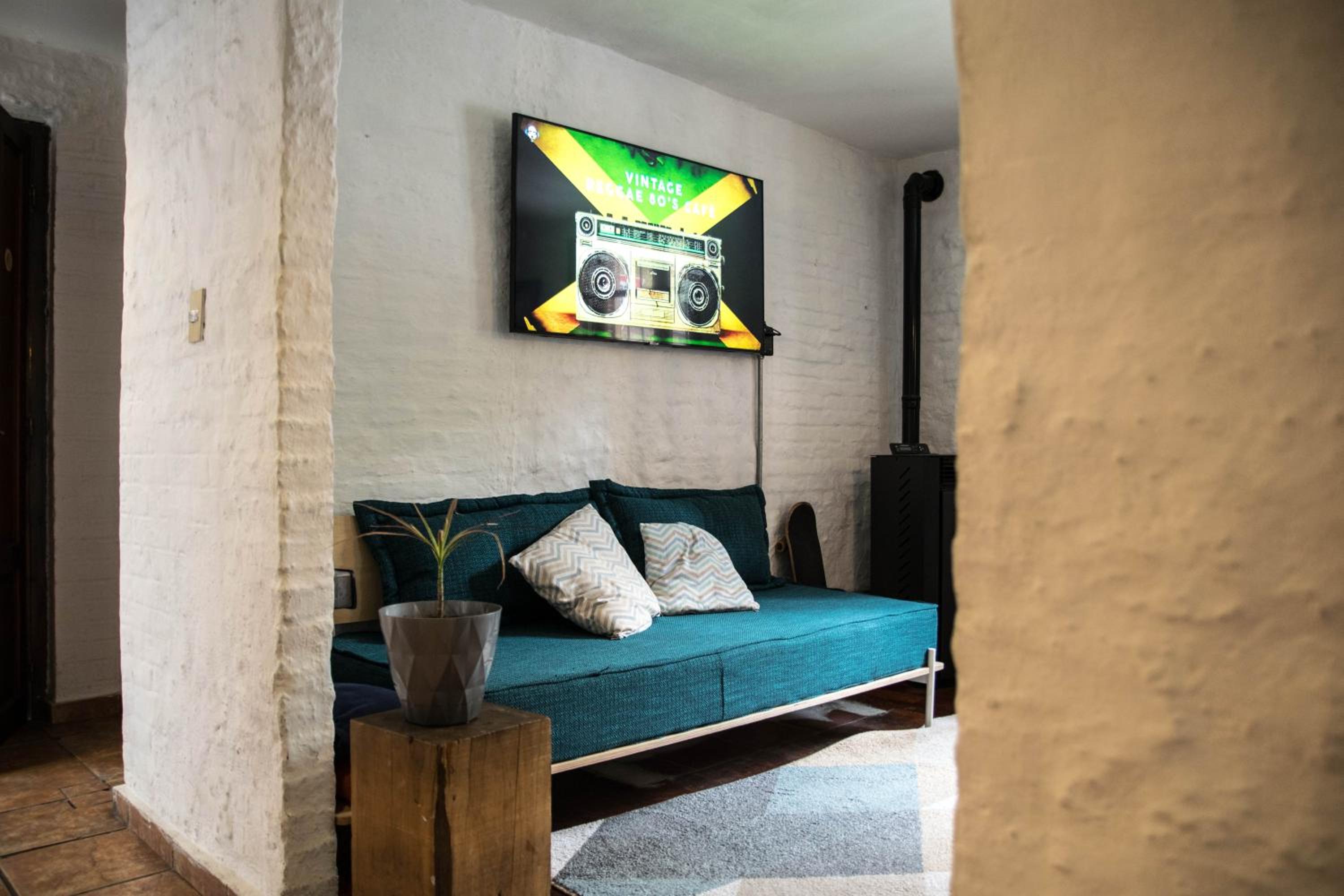 MedioMundo Hostel